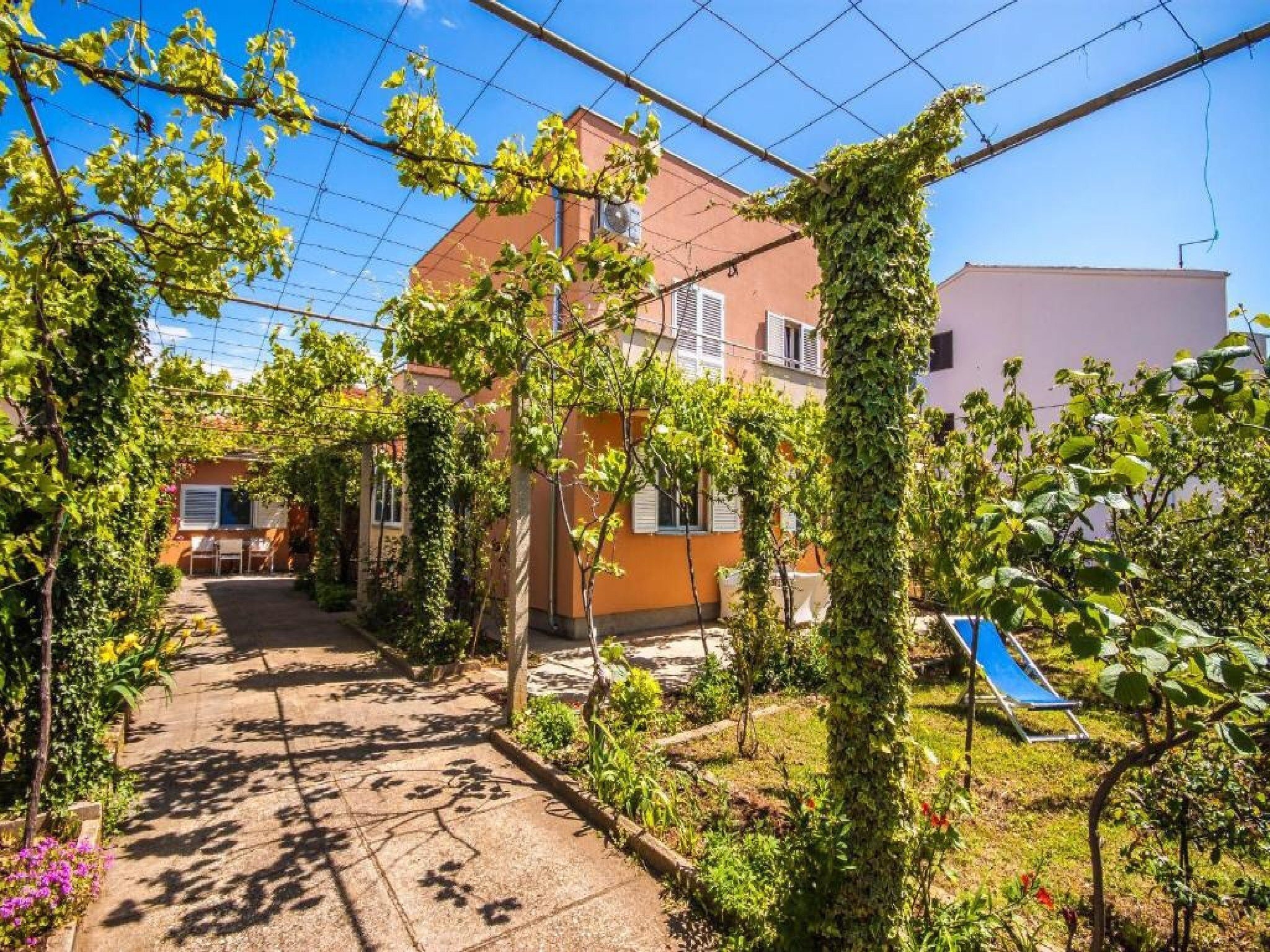 Apartmá Apartments Amalia - Two Bedroom Apartment with Roo