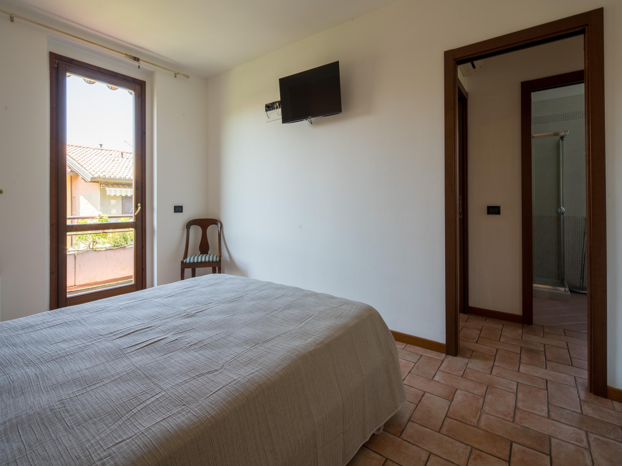   Casara F10