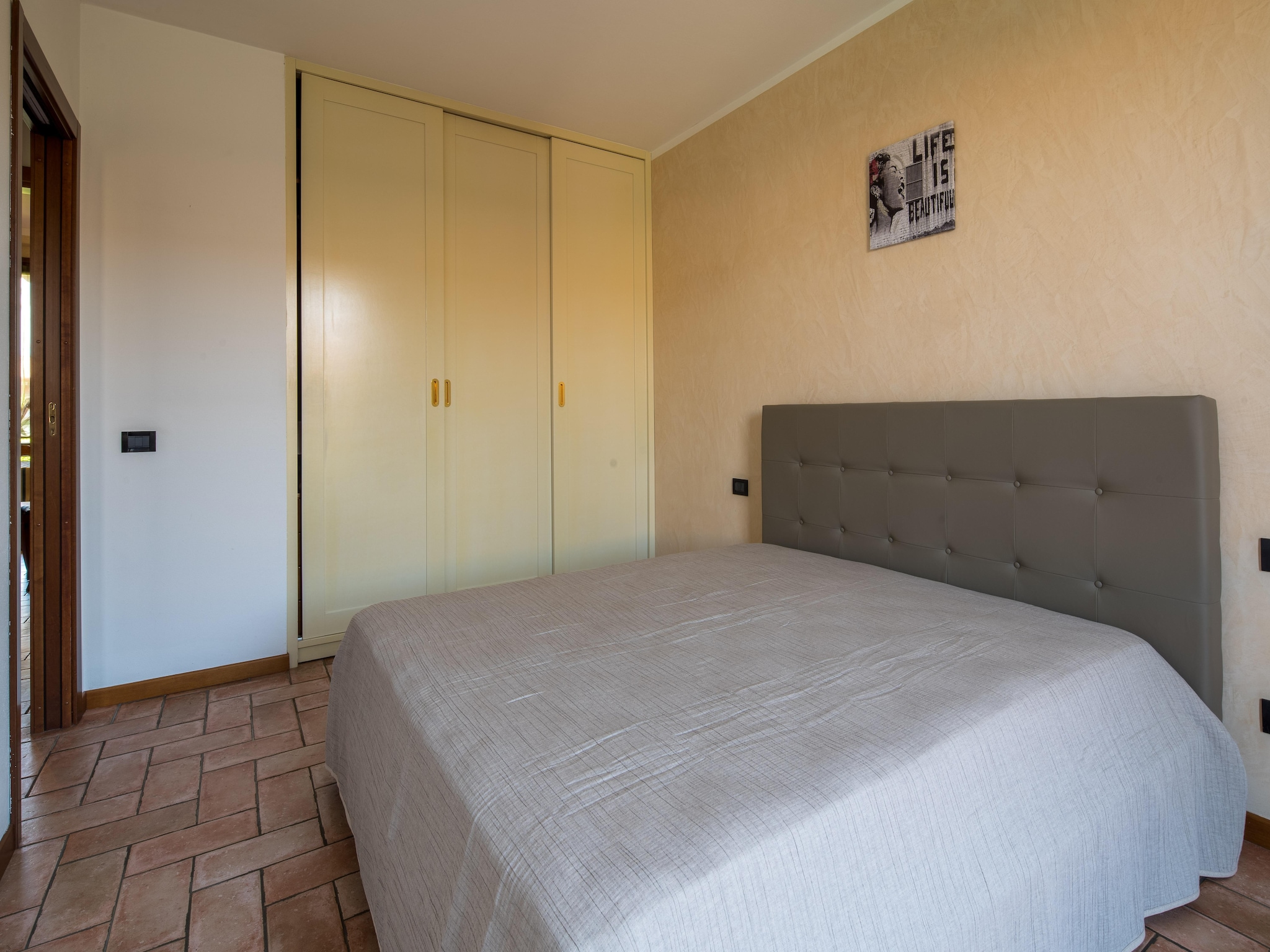   Casara F10