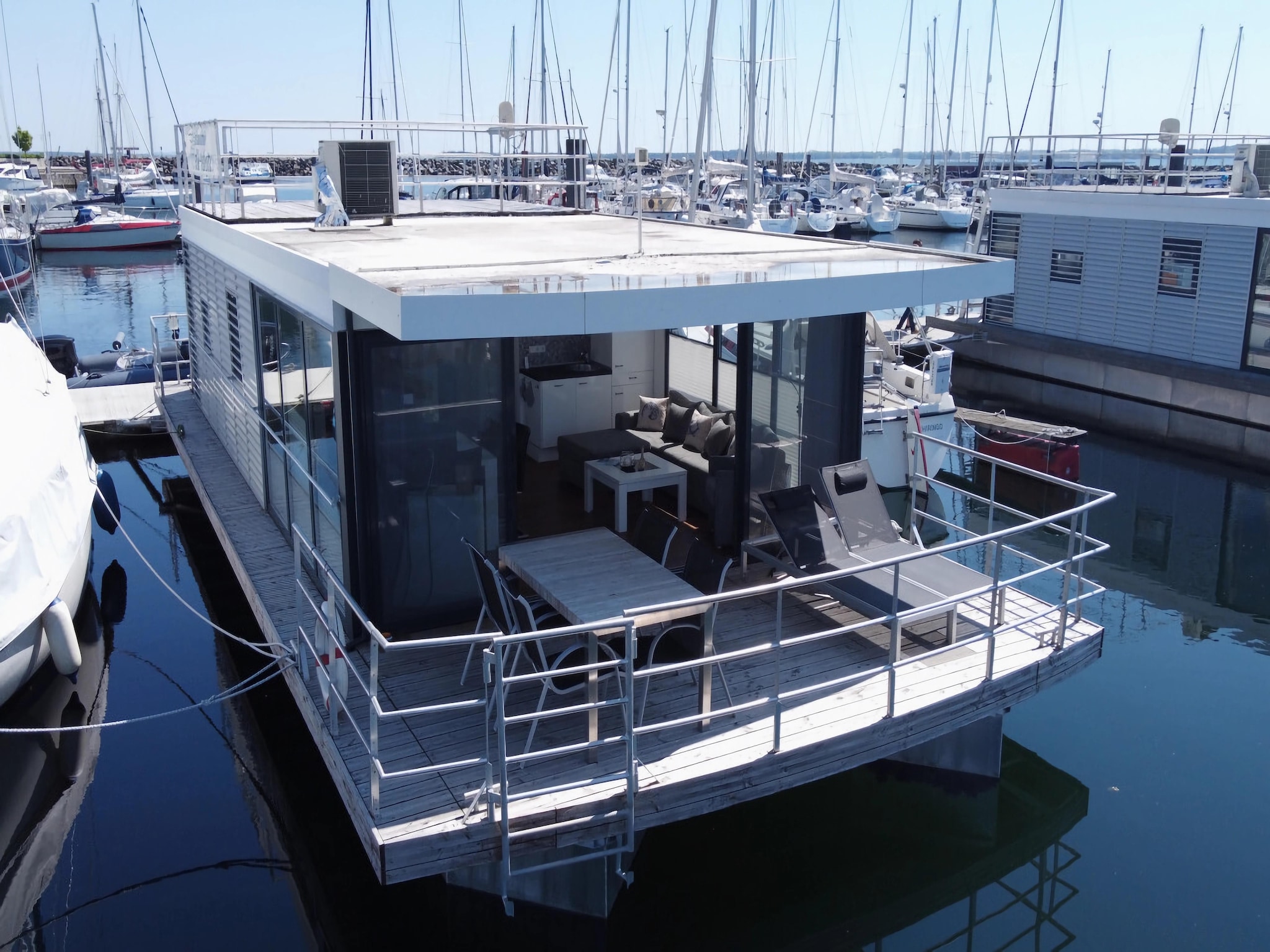   Hausboot Family & Friends mit Hund LP 8 / 1-2 Pers