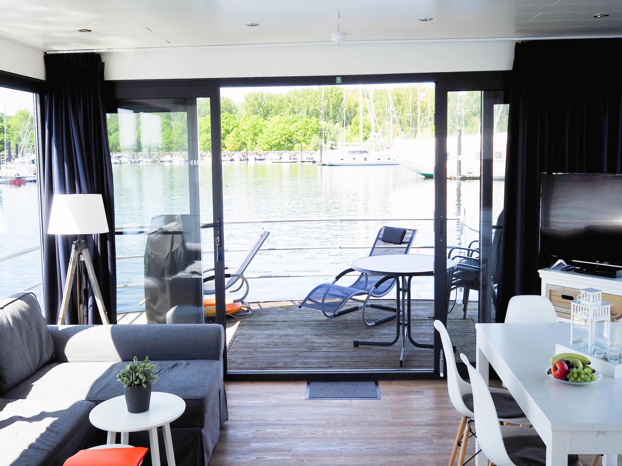   Hausboot Family & Friends mit Hund LP 8 / 1-2 Pers