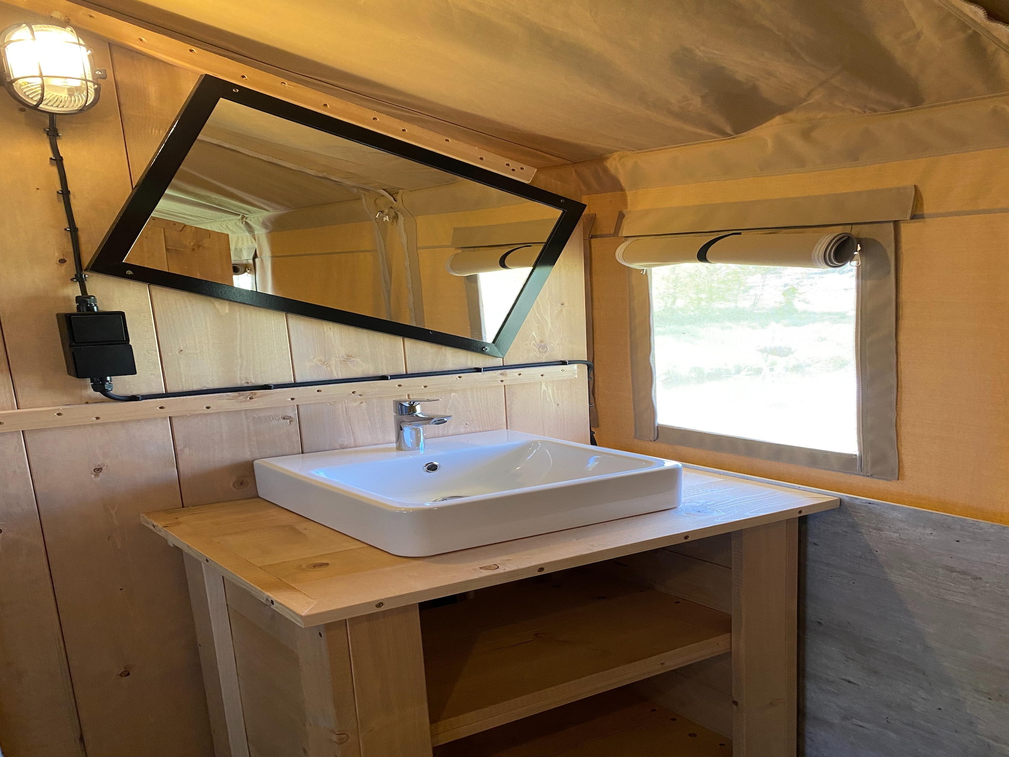   Luxe glamping met badkamer 2