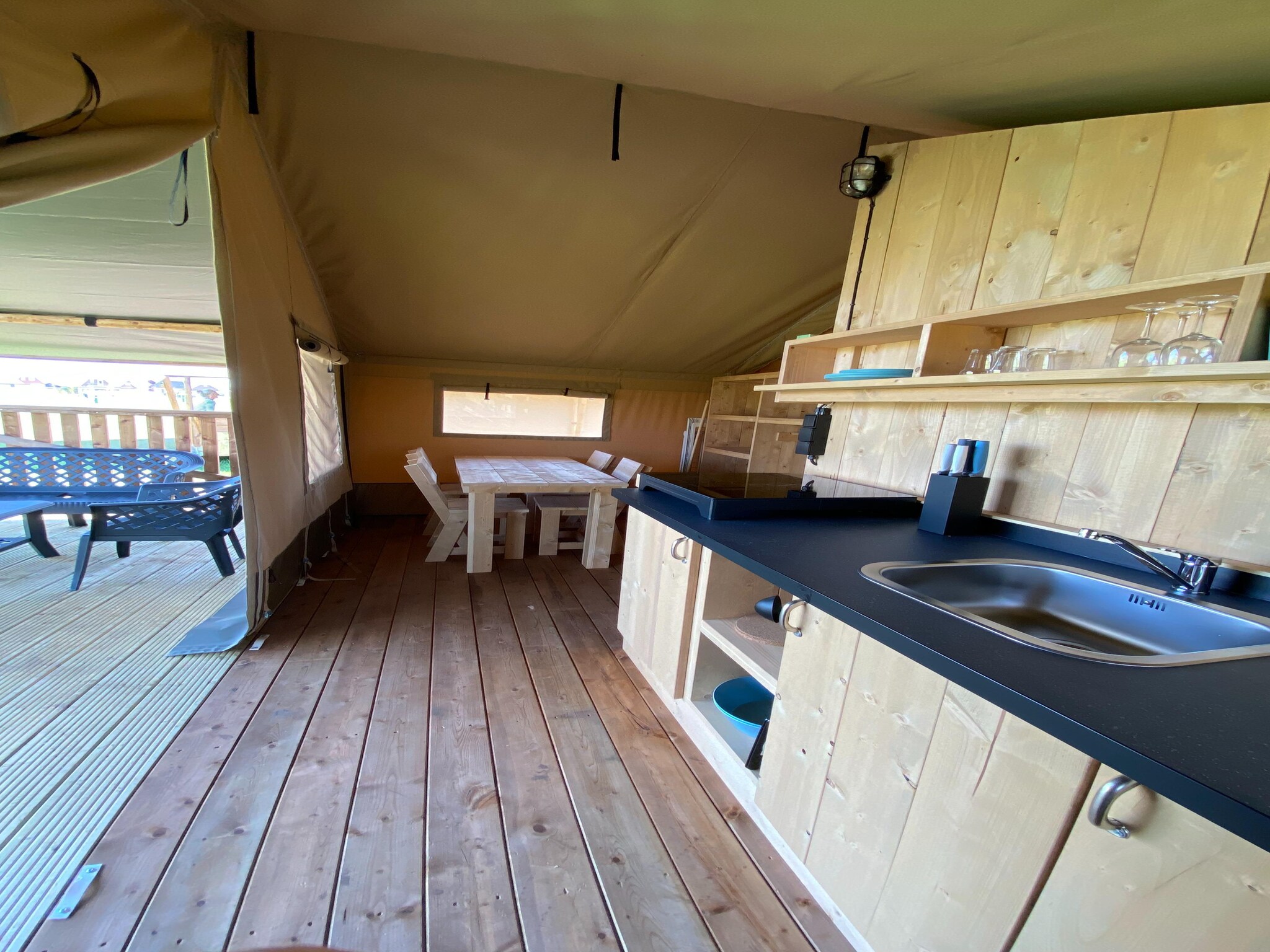   Luxe glamping met badkamer 2