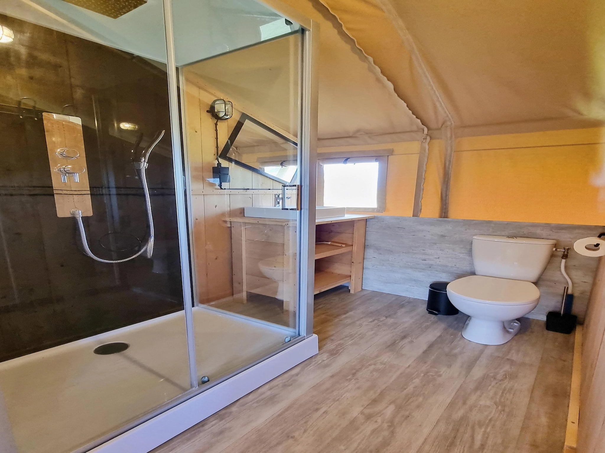   Luxe glamping met badkamer 2
