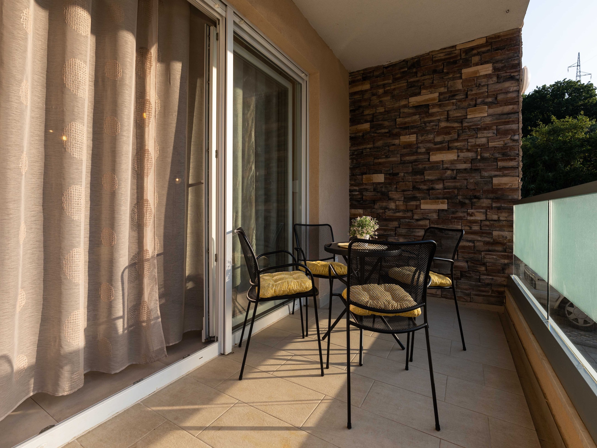 Apartmá Apartment Why Not - Two Bedroom Apartment with Bal