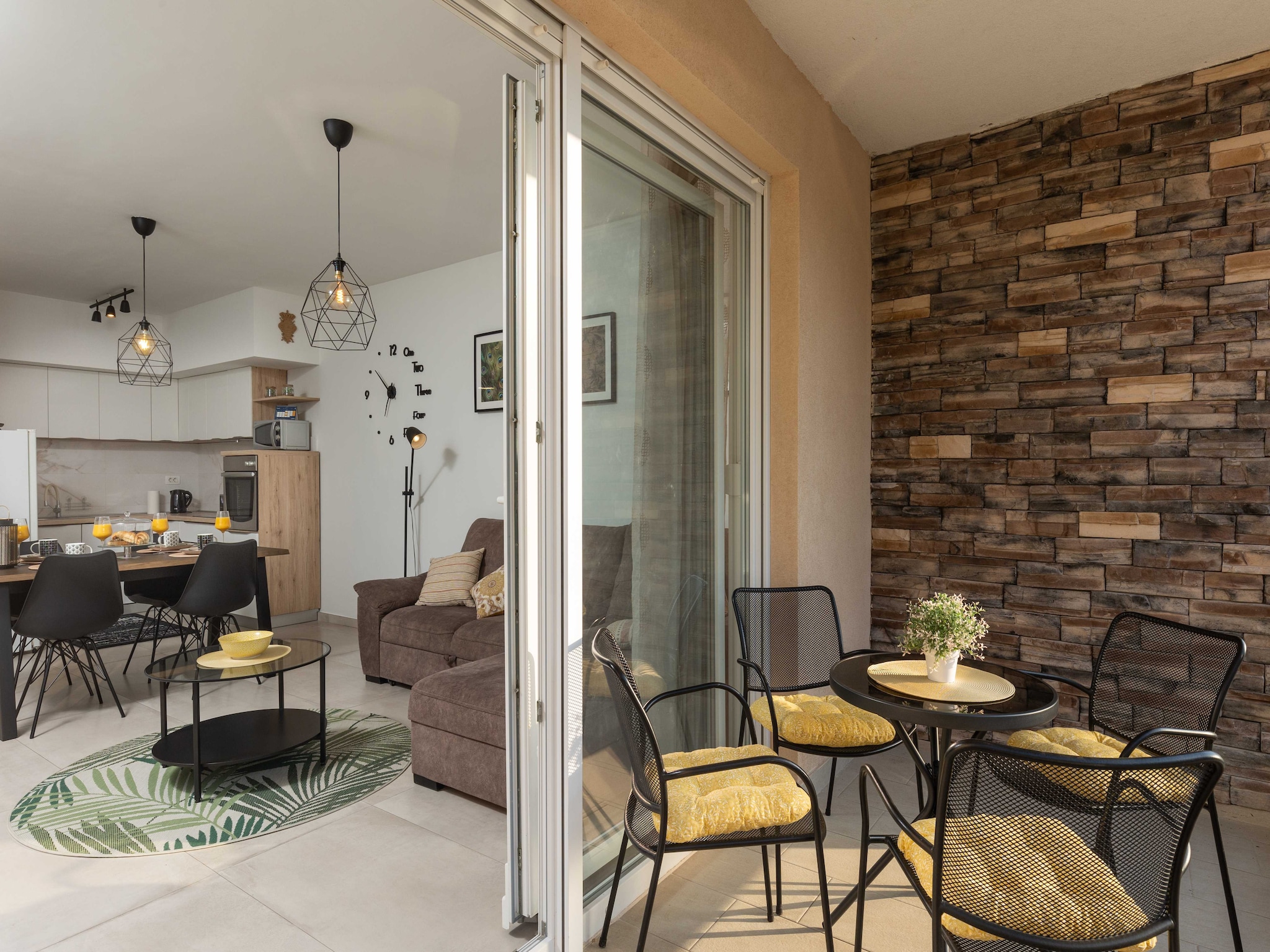 Apartmá Apartment Why Not - Two Bedroom Apartment with Bal