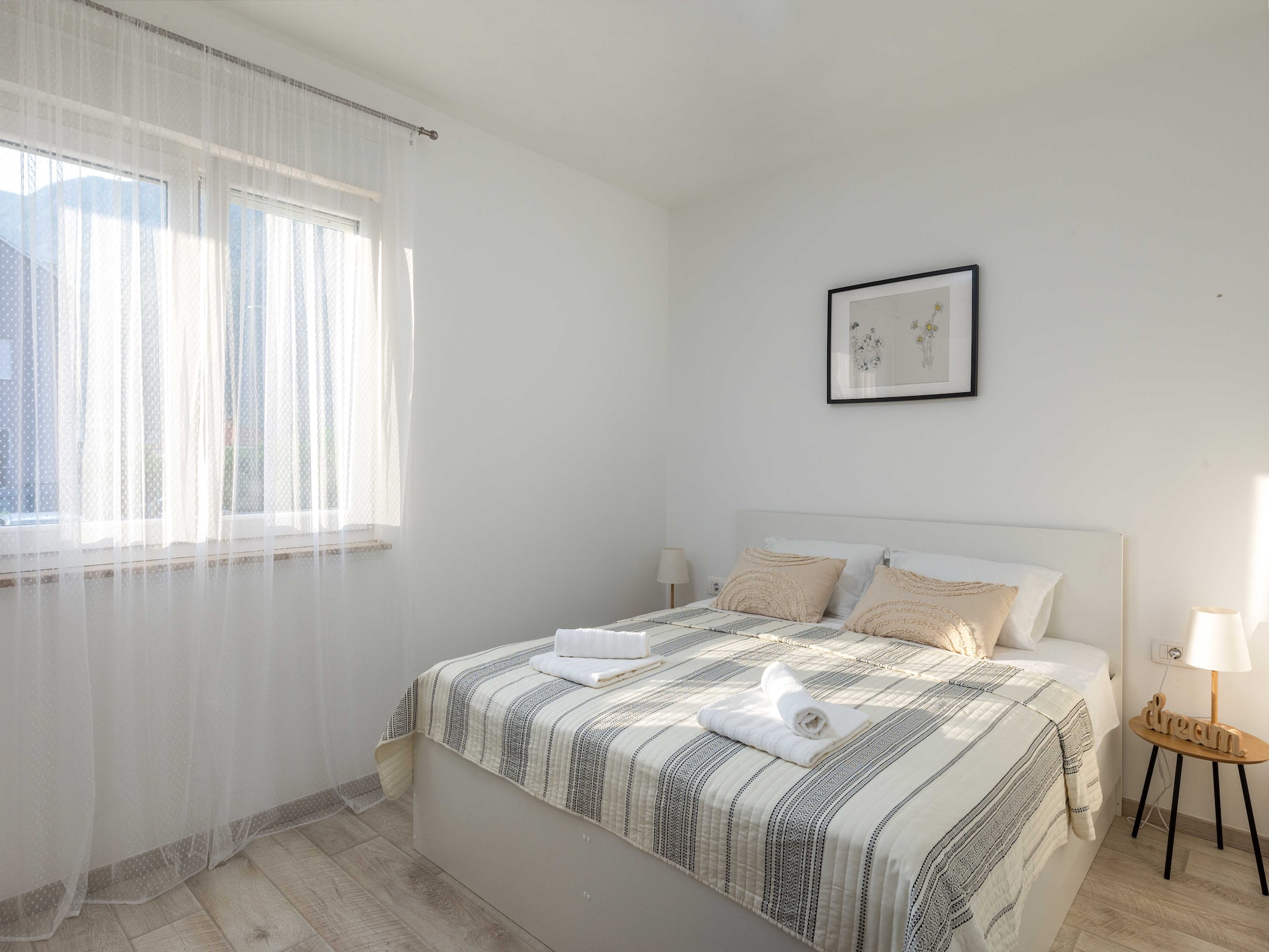 Apartmá Apartment Why Not - Two Bedroom Apartment with Bal