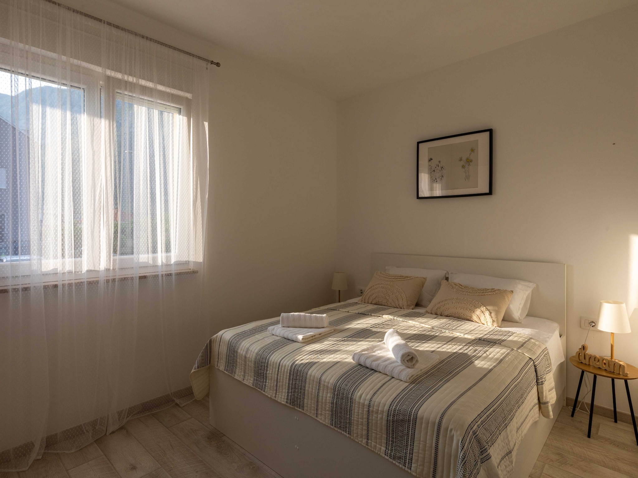 Apartmá Apartment Why Not - Two Bedroom Apartment with Bal