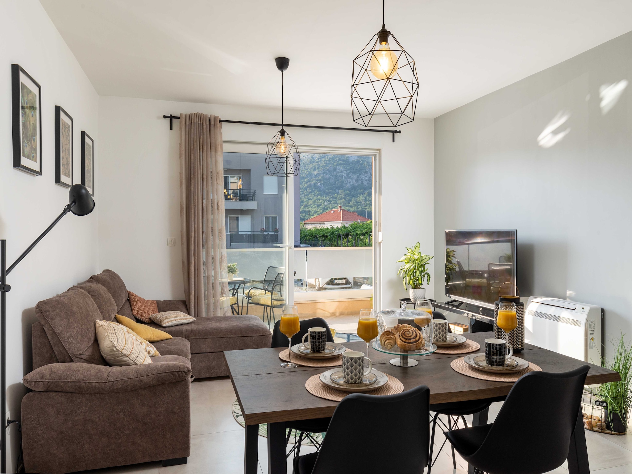 Apartmá Apartment Why Not - Two Bedroom Apartment with Bal