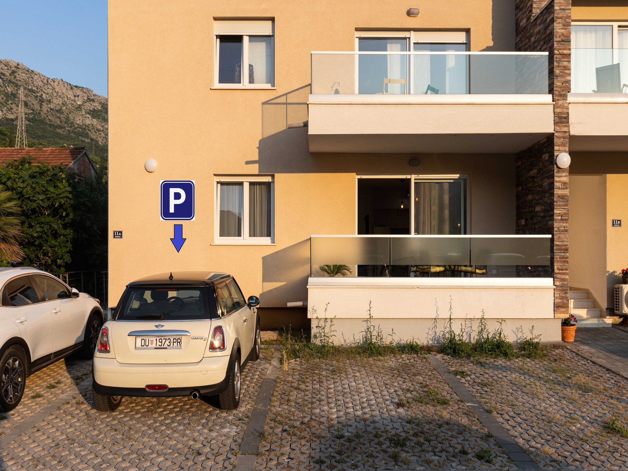 Apartmá Apartment Why Not - Two Bedroom Apartment with Bal