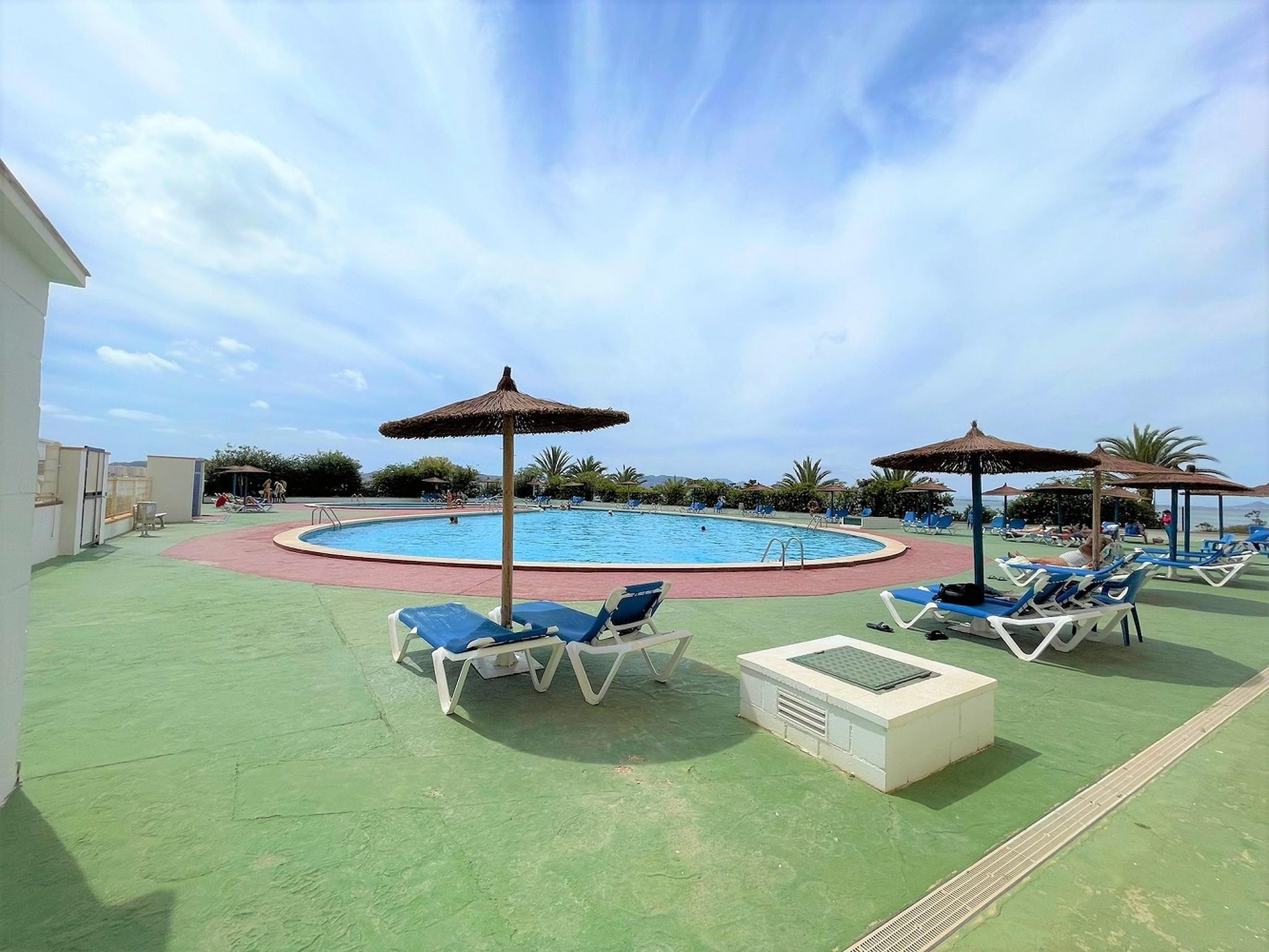   Apartamento con piscina frente al mar en La Manga