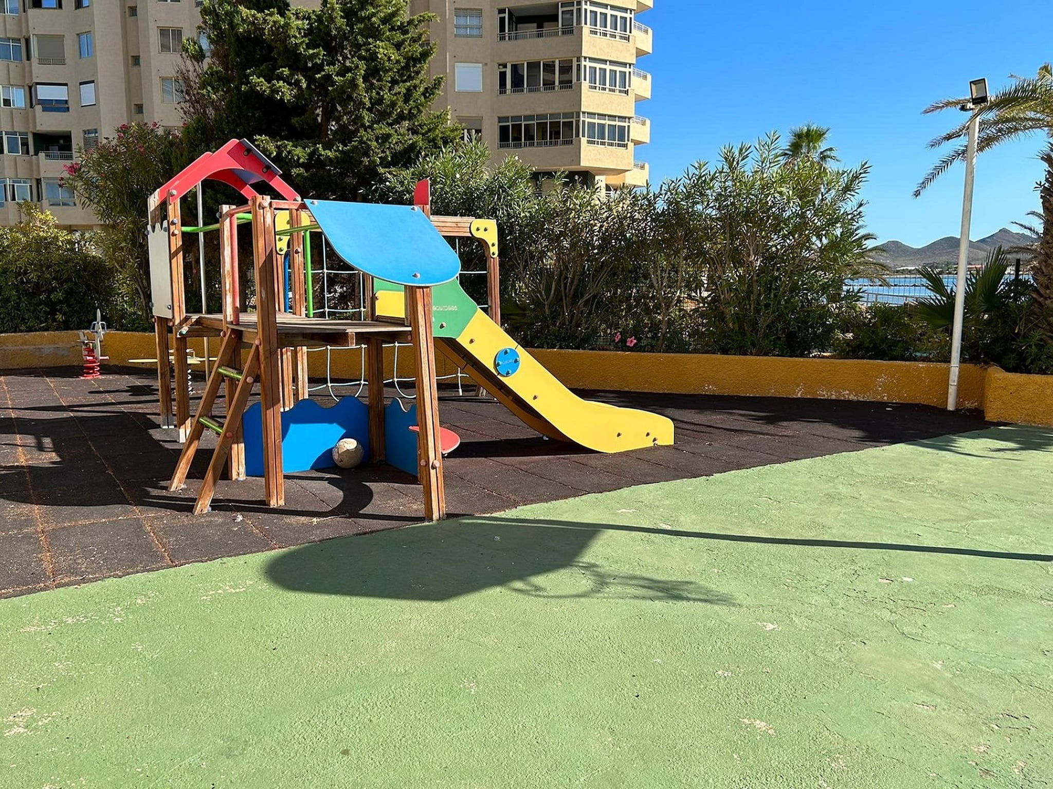   Apartamento con piscina frente al mar en La Manga