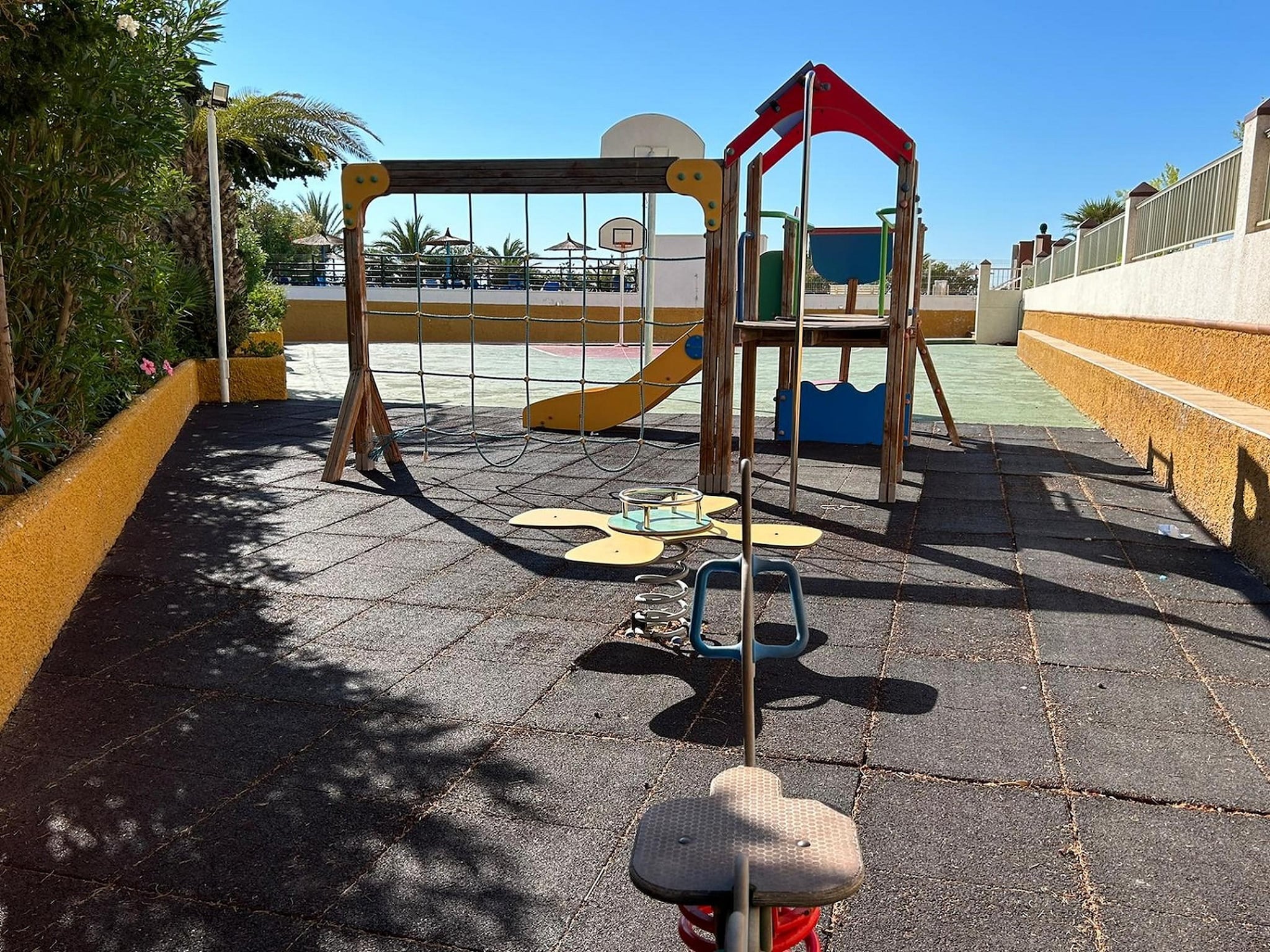   Apartamento con piscina frente al mar en La Manga
