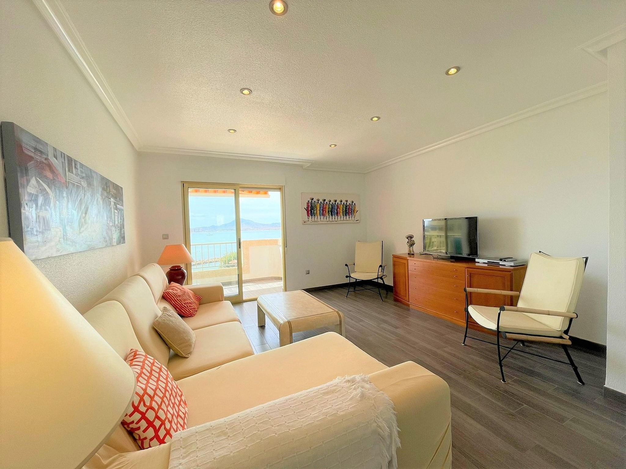   Apartamento con piscina frente al mar en La Manga