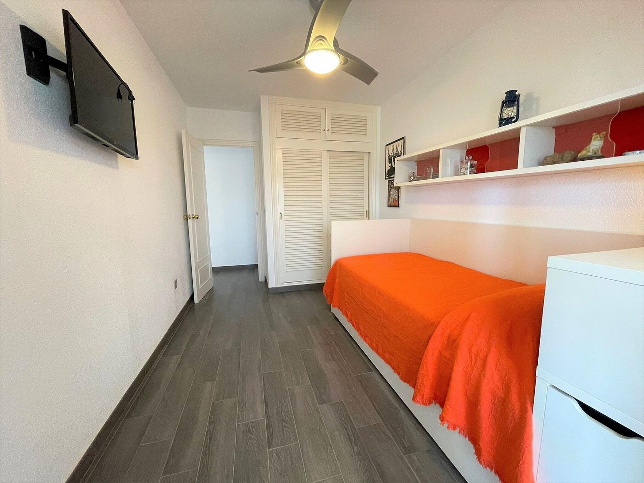   Apartamento con piscina frente al mar en La Manga