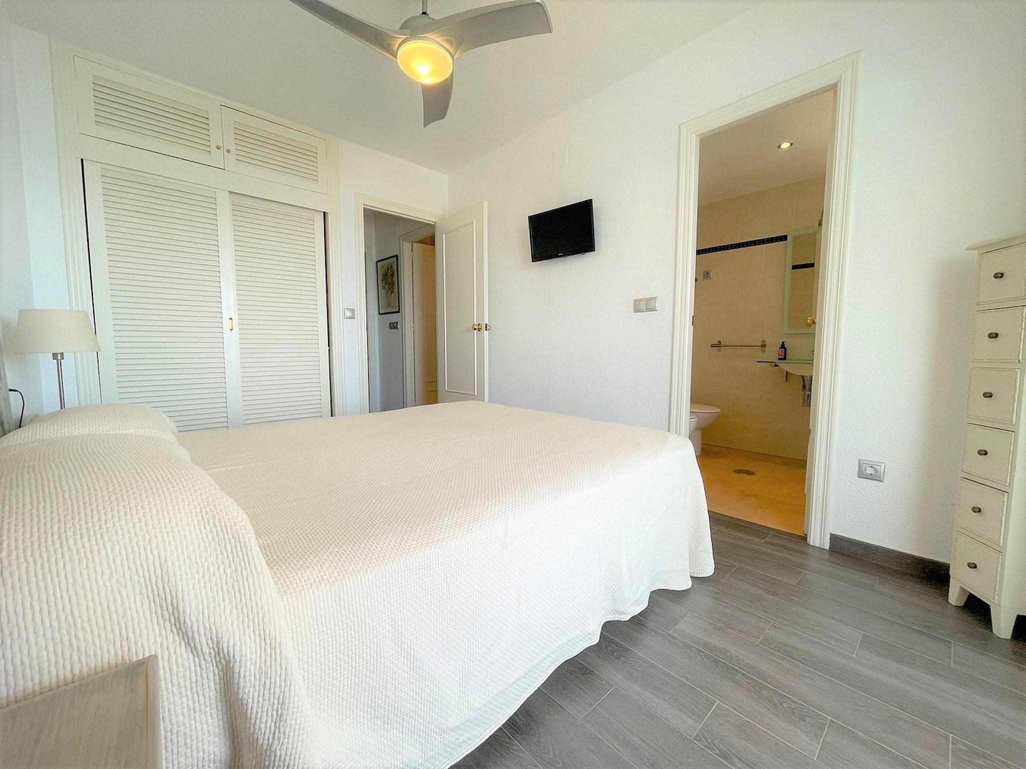   Apartamento con piscina frente al mar en La Manga