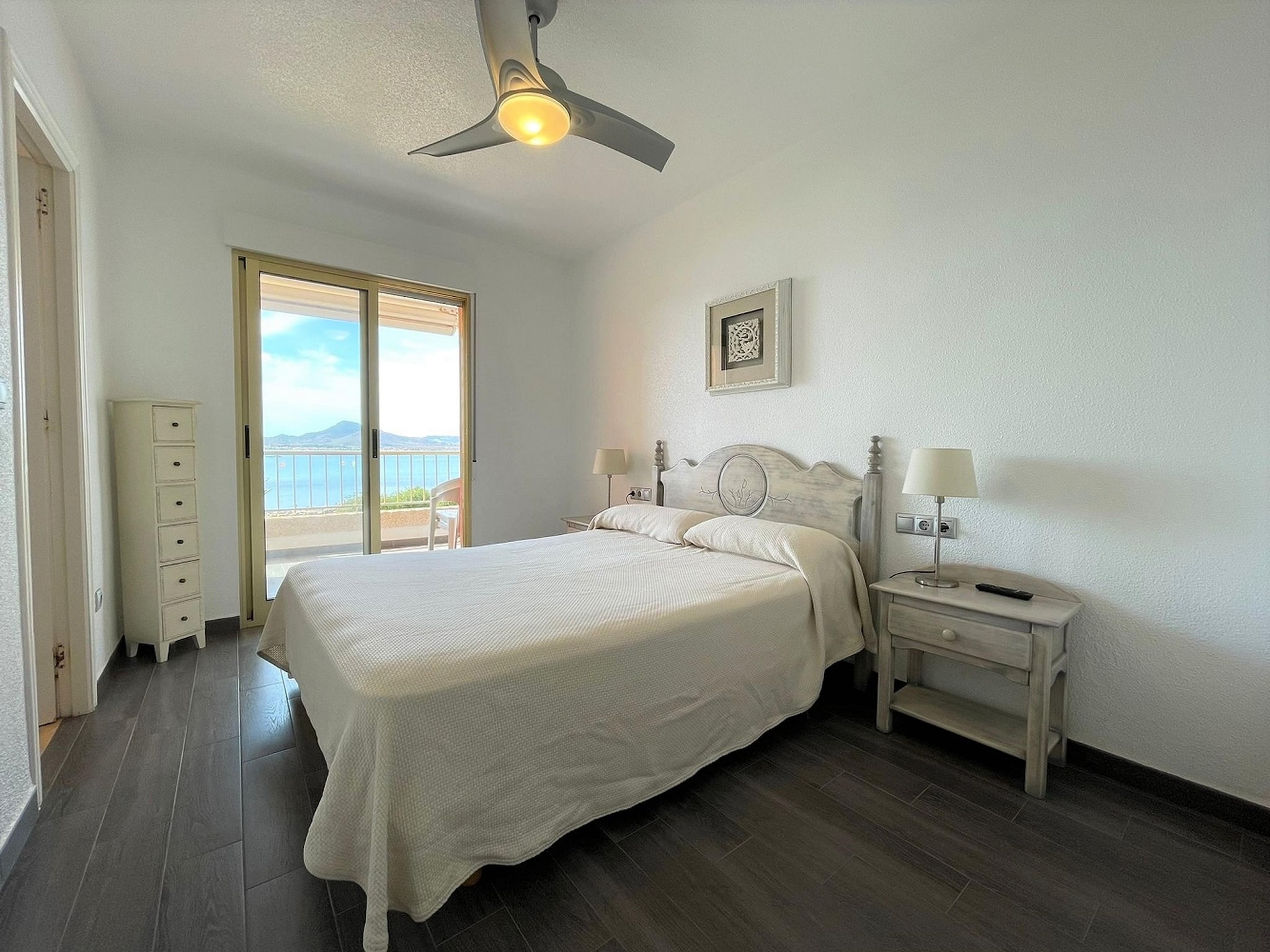   Apartamento con piscina frente al mar en La Manga