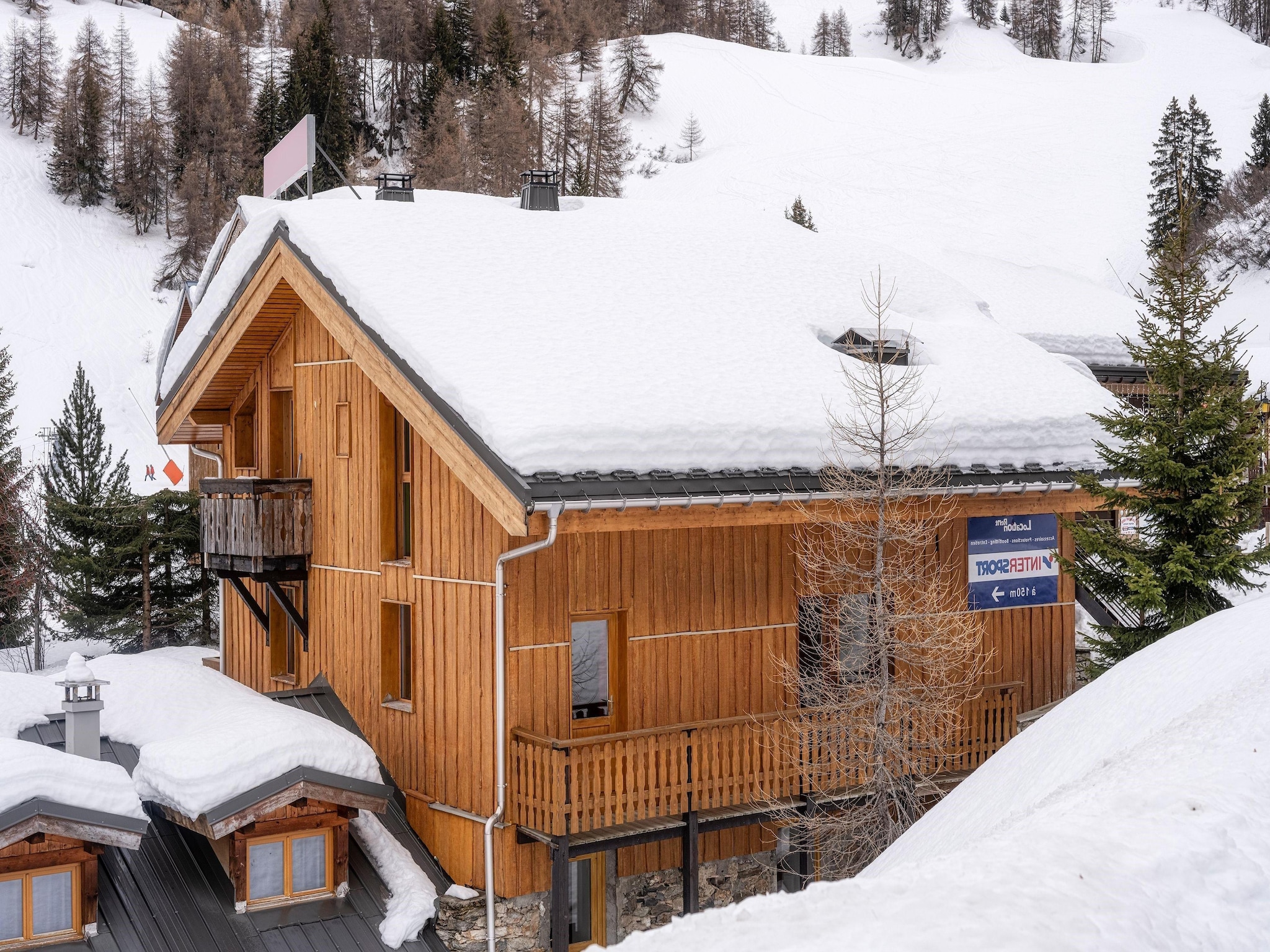 Dom Chalet Sporting Lodge
