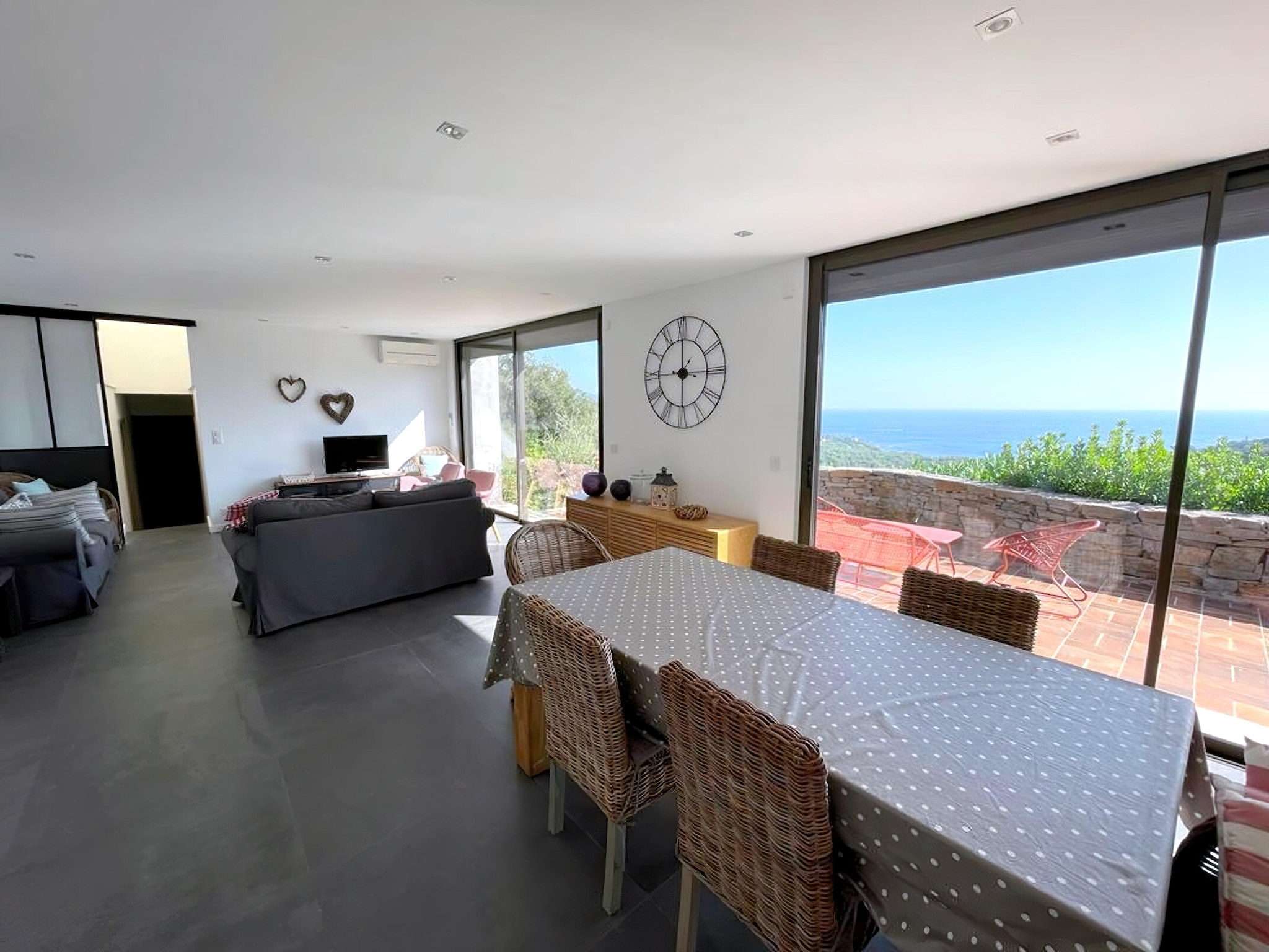   VILLA LA FOURMIGUE/ TEXIDO