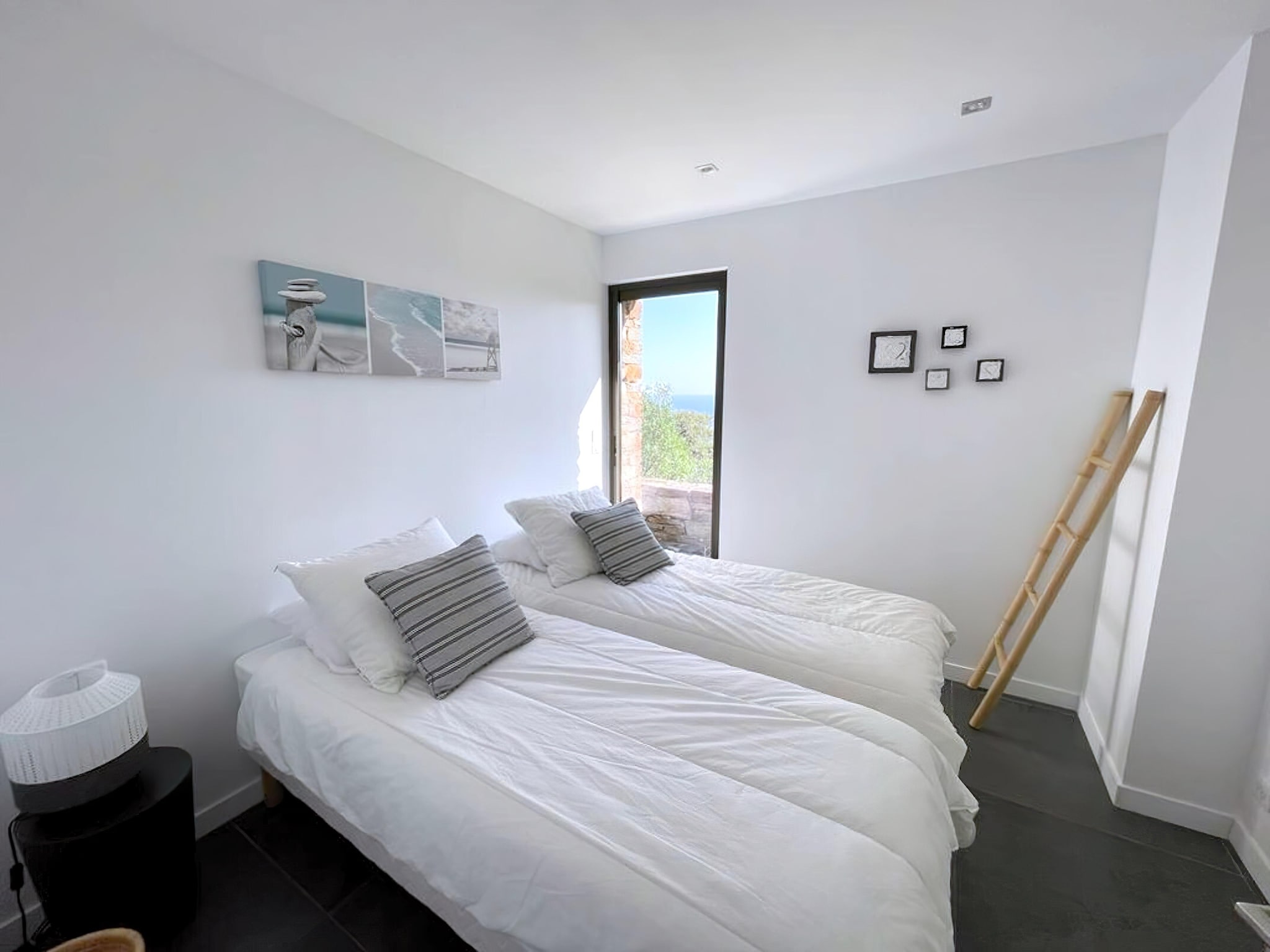   VILLA LA FOURMIGUE/ TEXIDO