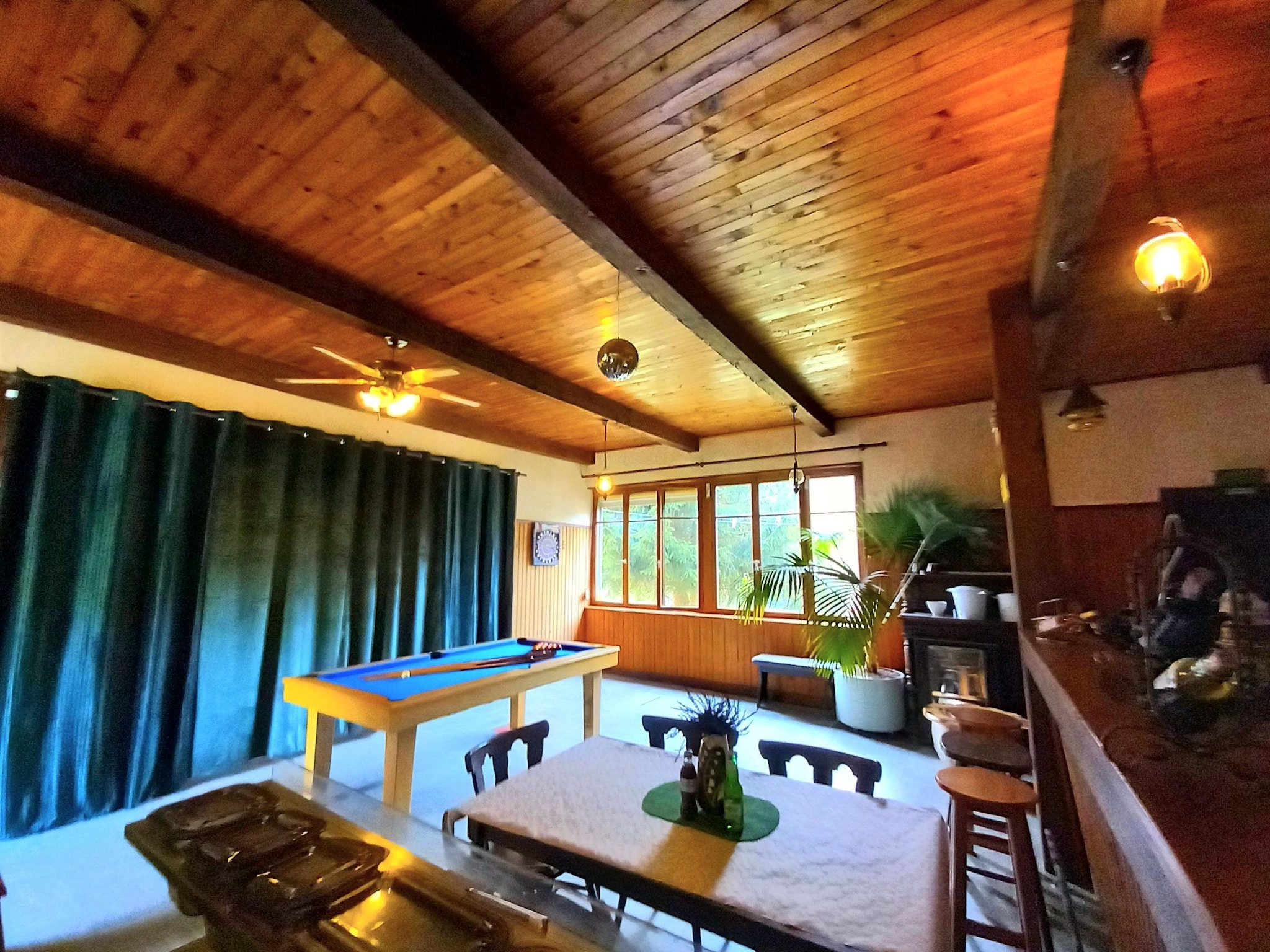   Ferienhaus mit eigener Bar am Bach in Saint Quirin