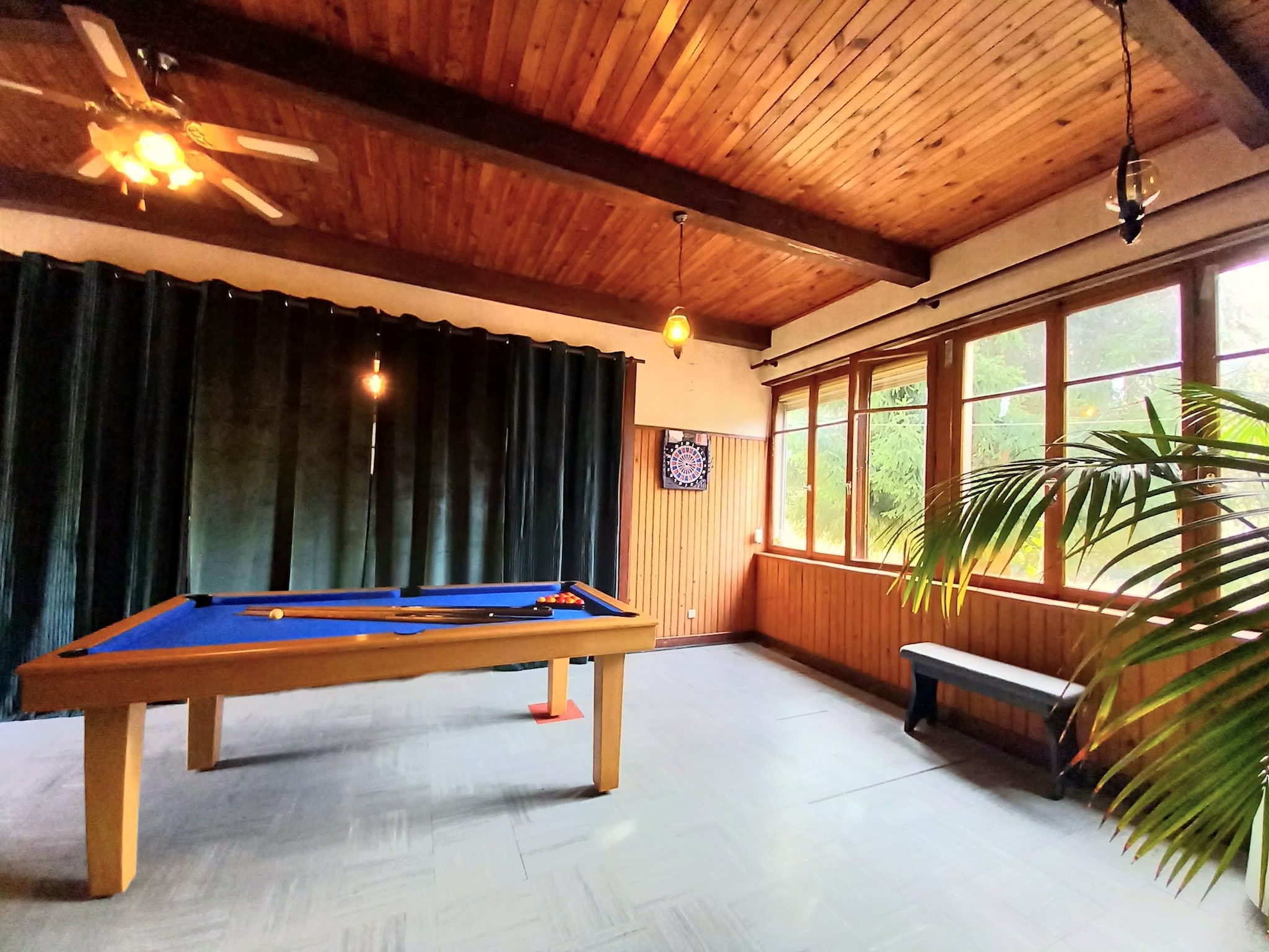   Ferienhaus mit eigener Bar am Bach in Saint Quirin