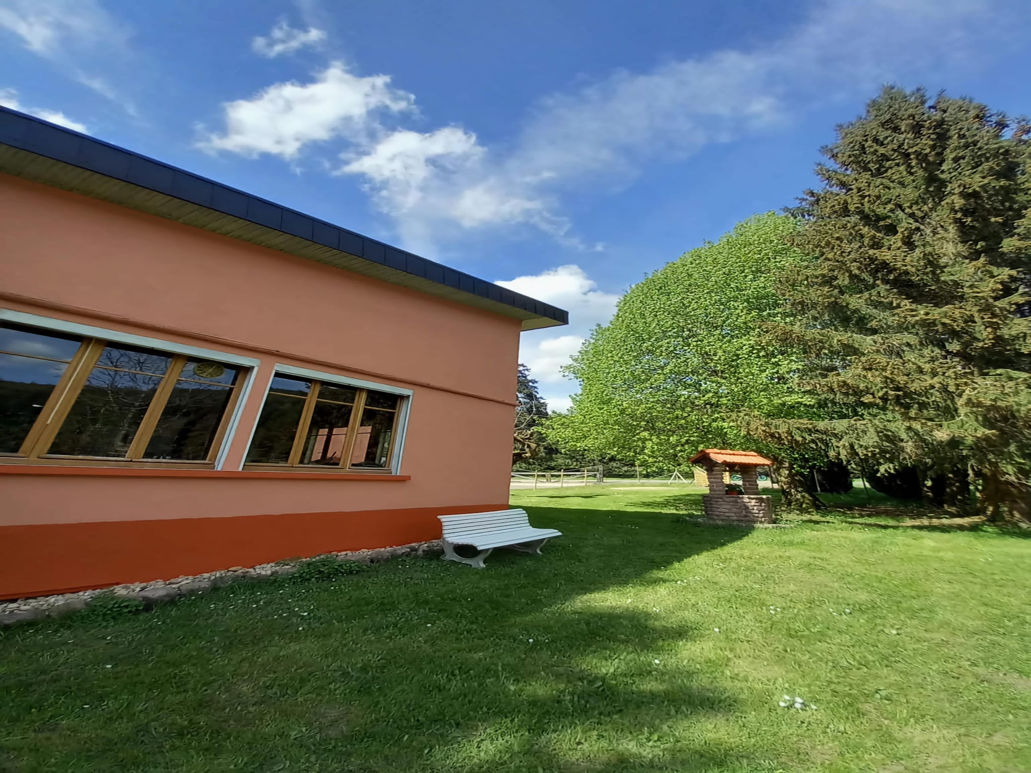   Ferienhaus mit eigener Bar am Bach in Saint Quirin