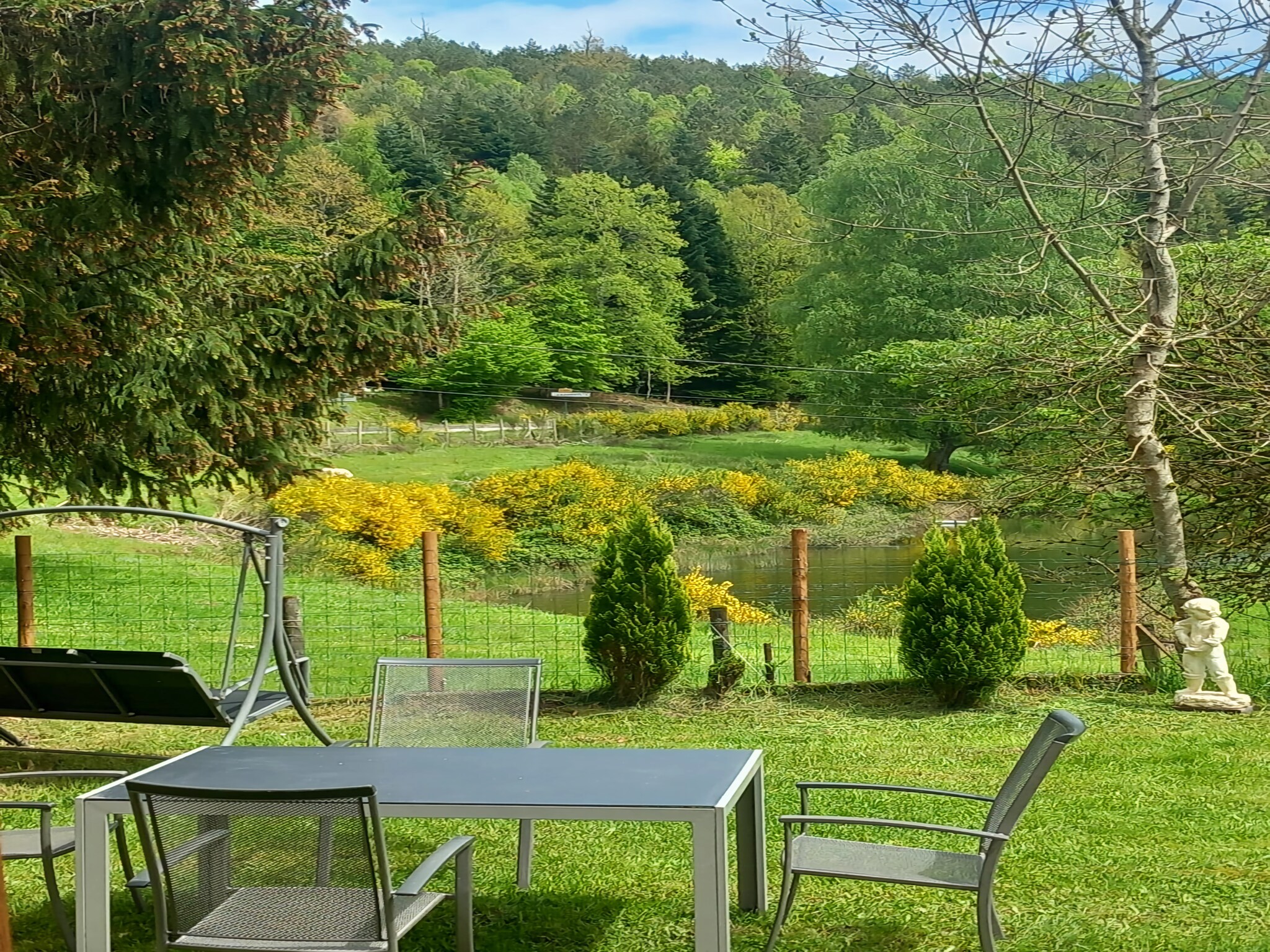  Ferienhaus mit eigener Bar am Bach in Saint Quirin