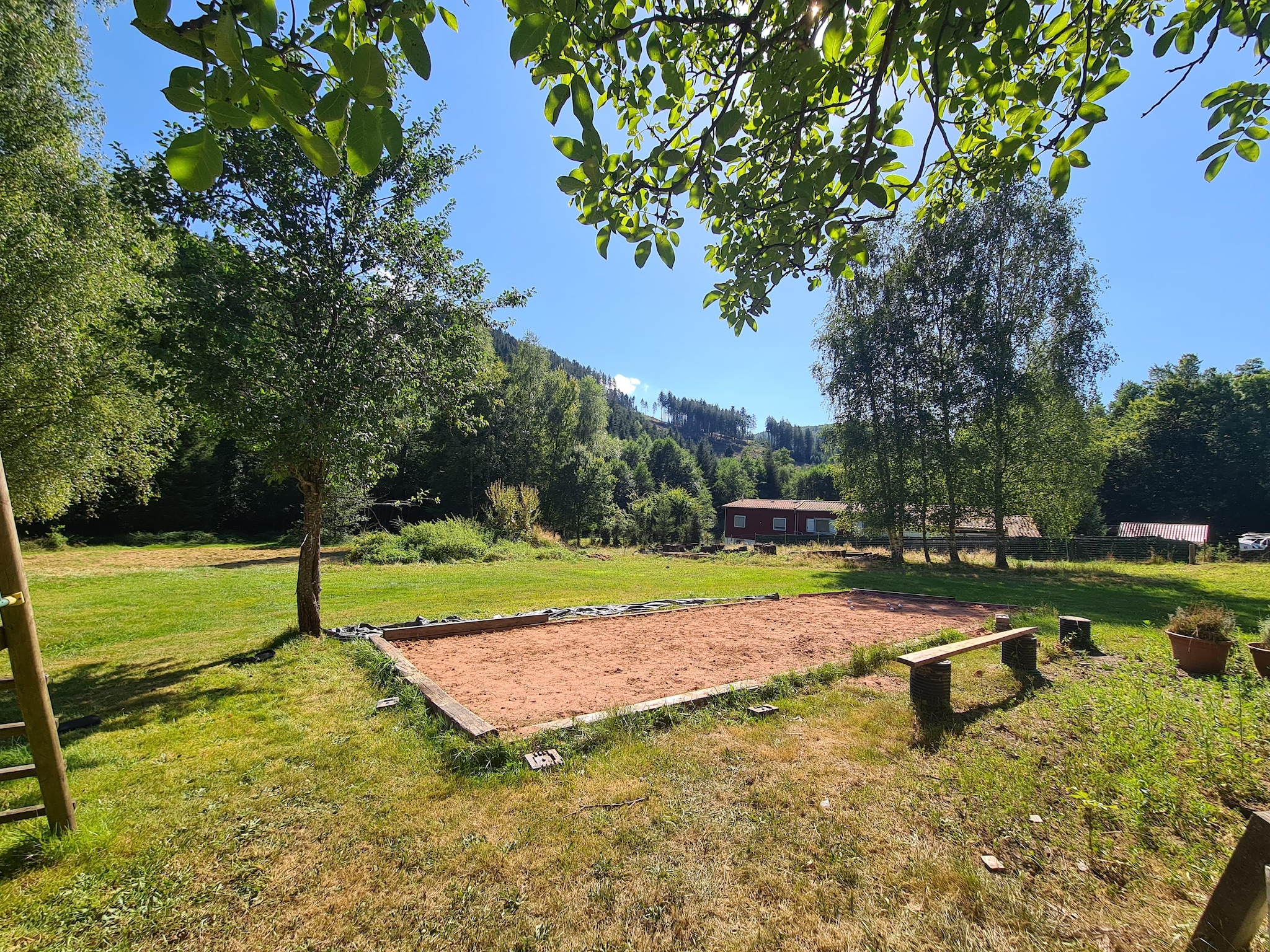  Ferienhaus mit eigener Bar am Bach in Saint Quirin