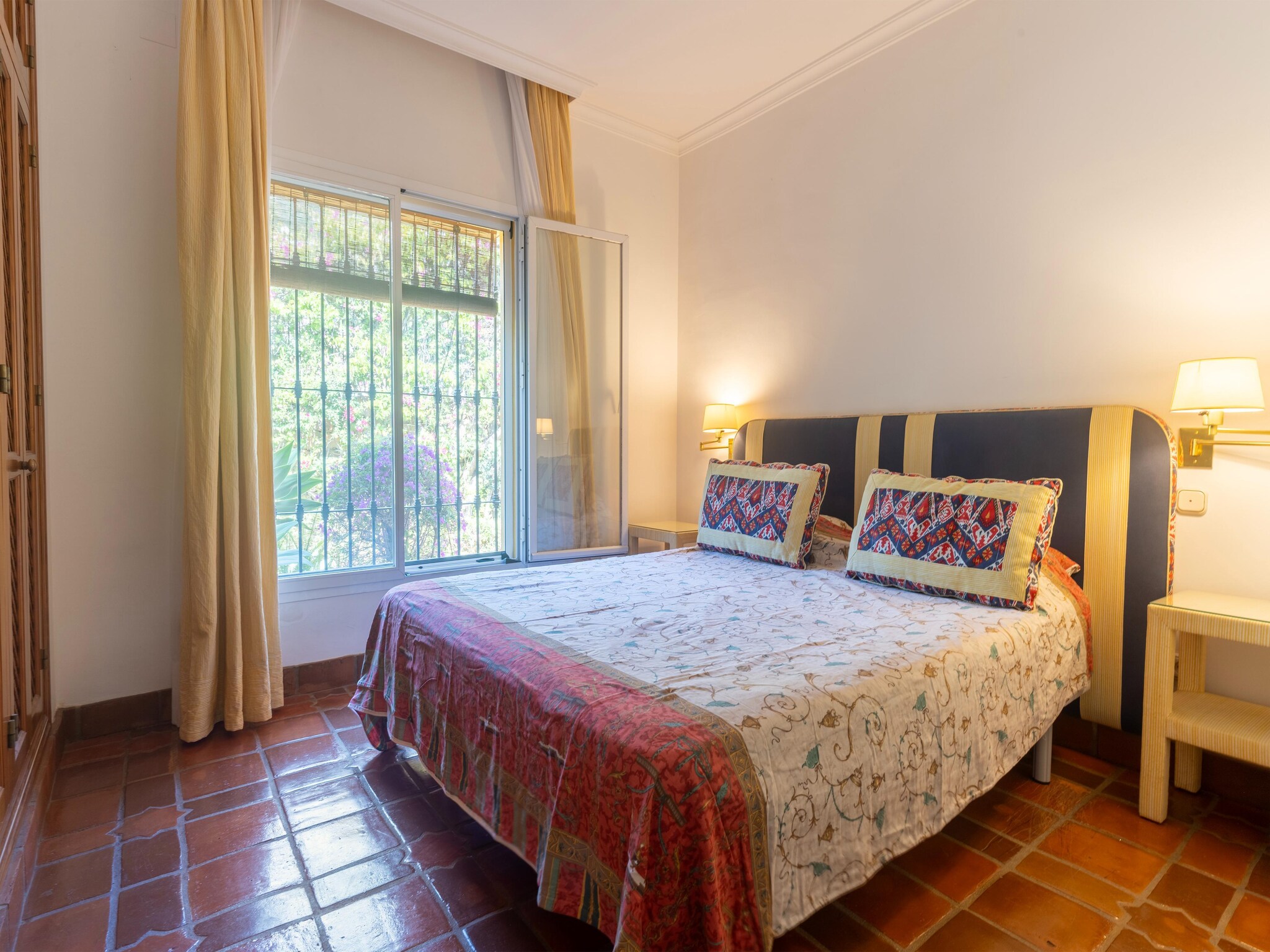   Casa Amarilla