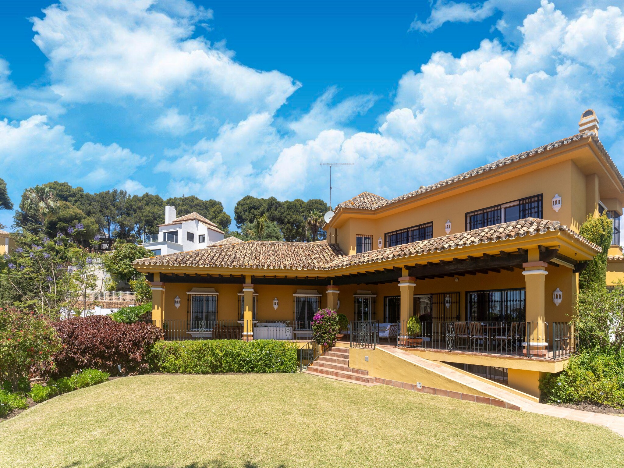   Casa Amarilla