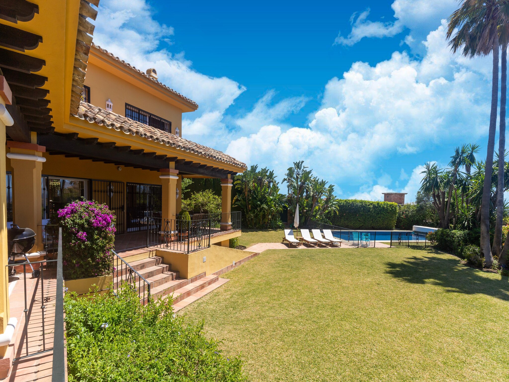   Casa Amarilla