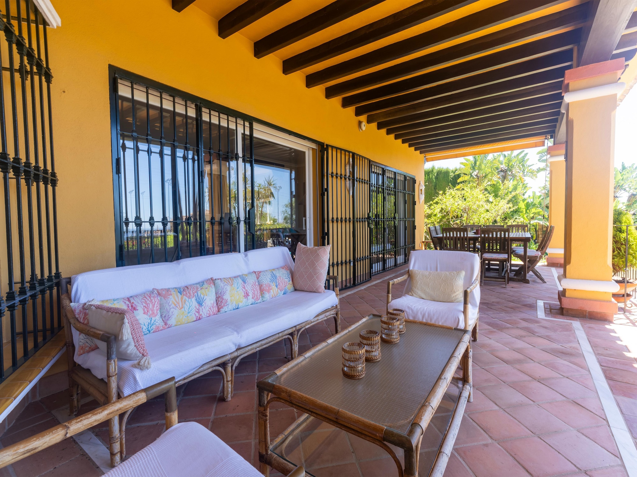   Casa Amarilla