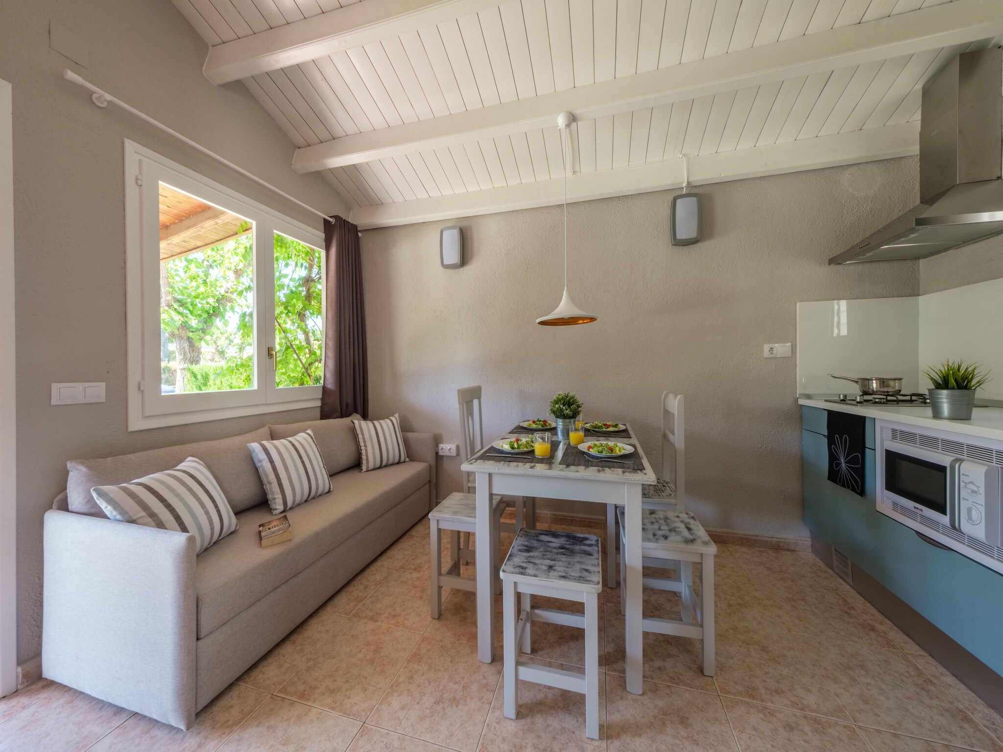   CAMPING ESTIVAL VENDRELL PLATJA  BUNGALOW TROPICAL