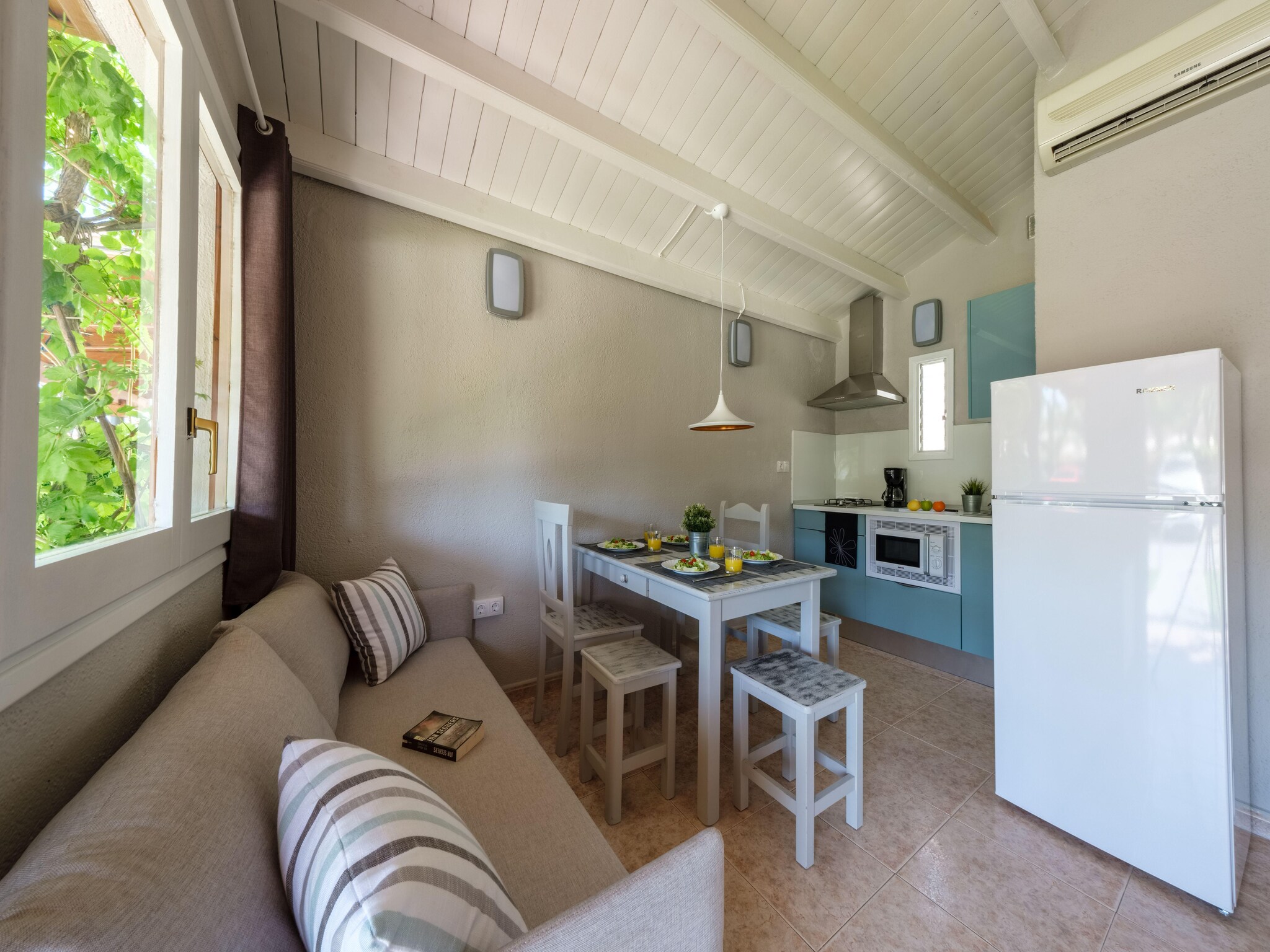   CAMPING ESTIVAL VENDRELL PLATJA  BUNGALOW TROPICAL