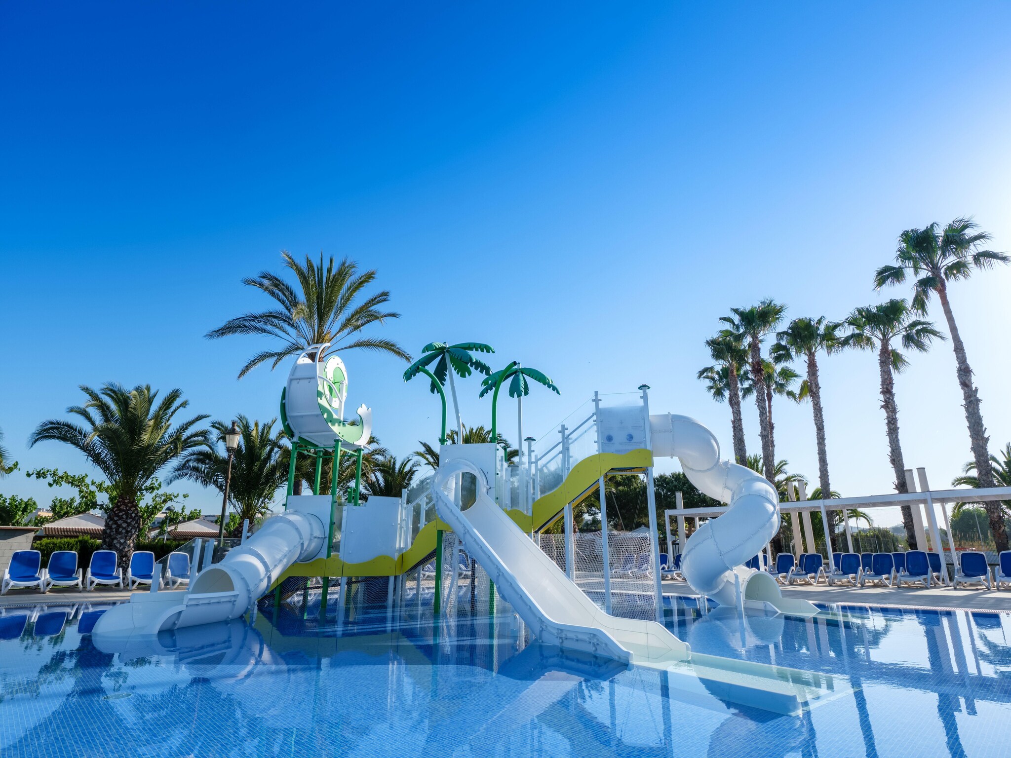   CAMPING ESTIVAL VENDRELL PLATJA  BUNGALOW TROPICAL