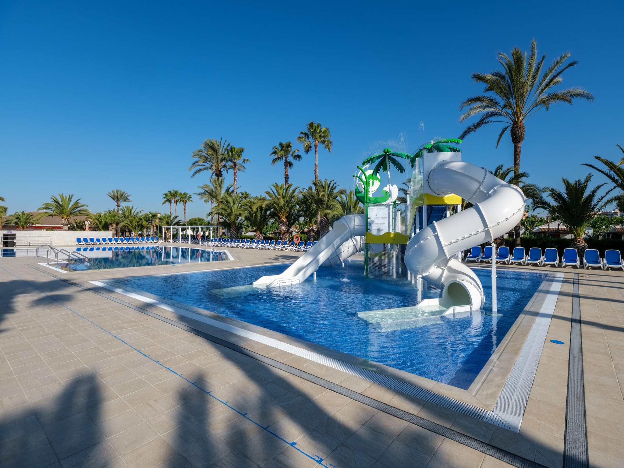   CAMPING ESTIVAL VENDRELL PLATJA  BUNGALOW TROPICAL