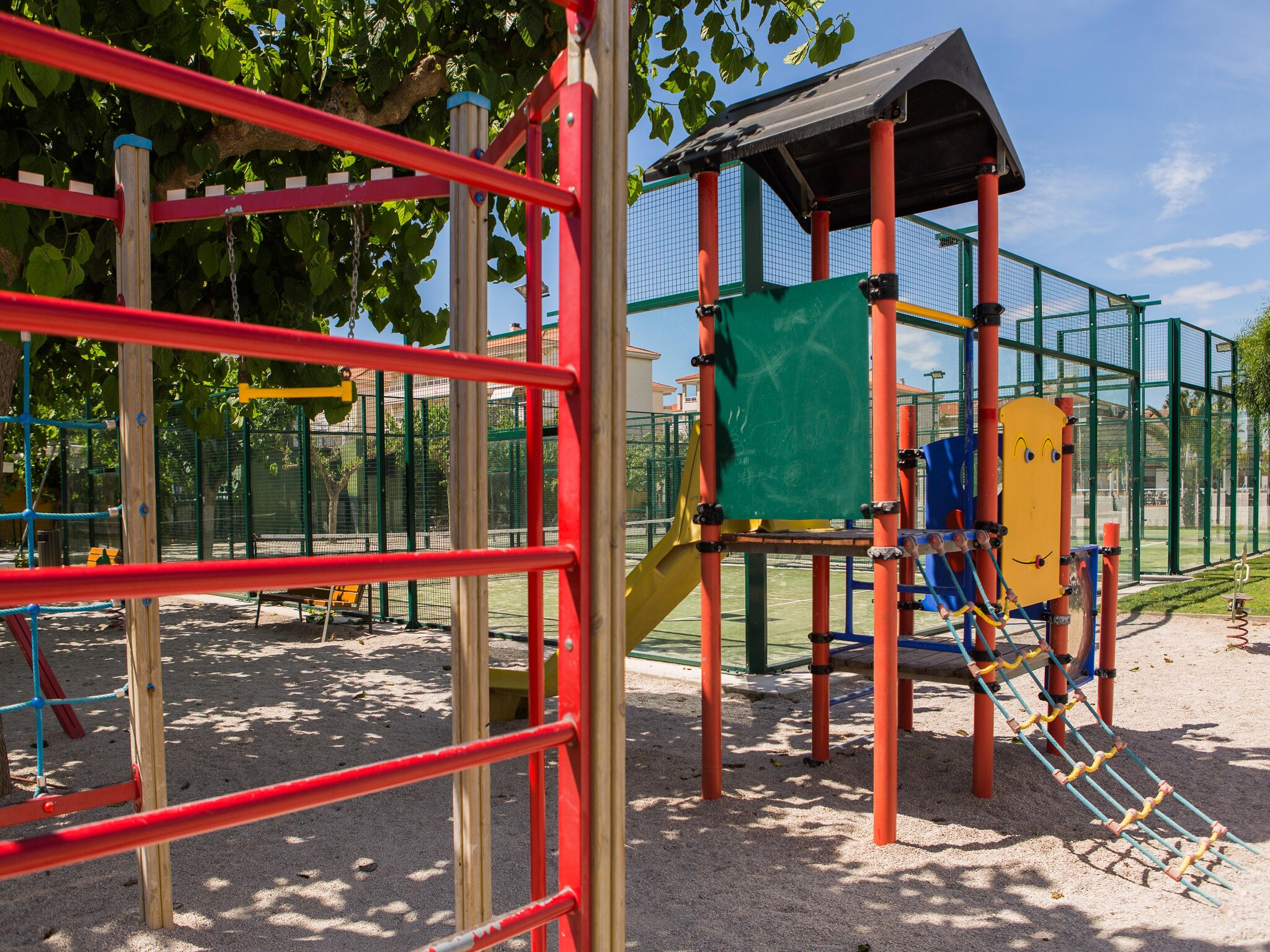   CAMPING ESTIVAL VENDRELL PLATJA  BUNGALOW TROPICAL