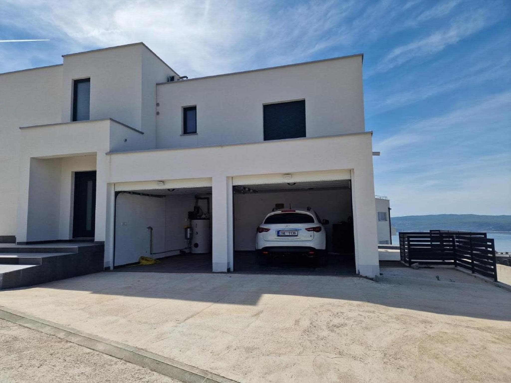   Villa V