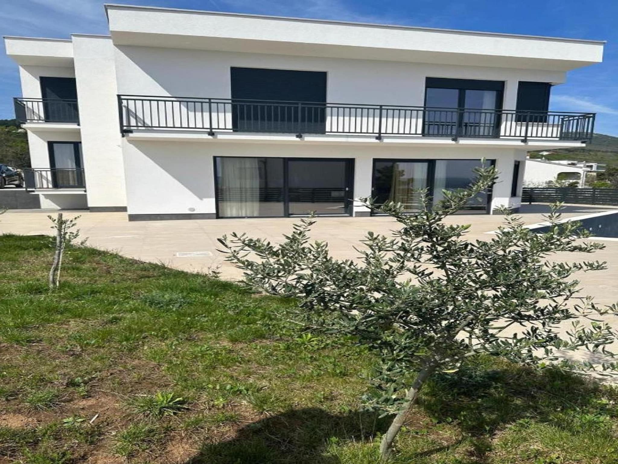   Villa V