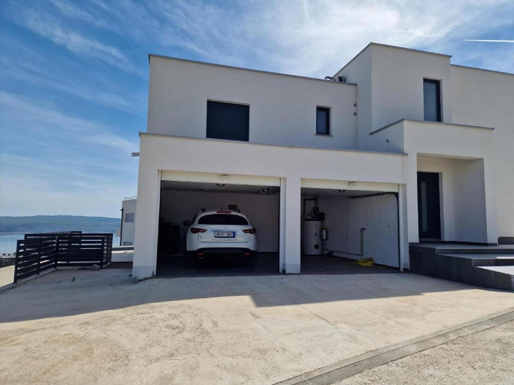   Villa V