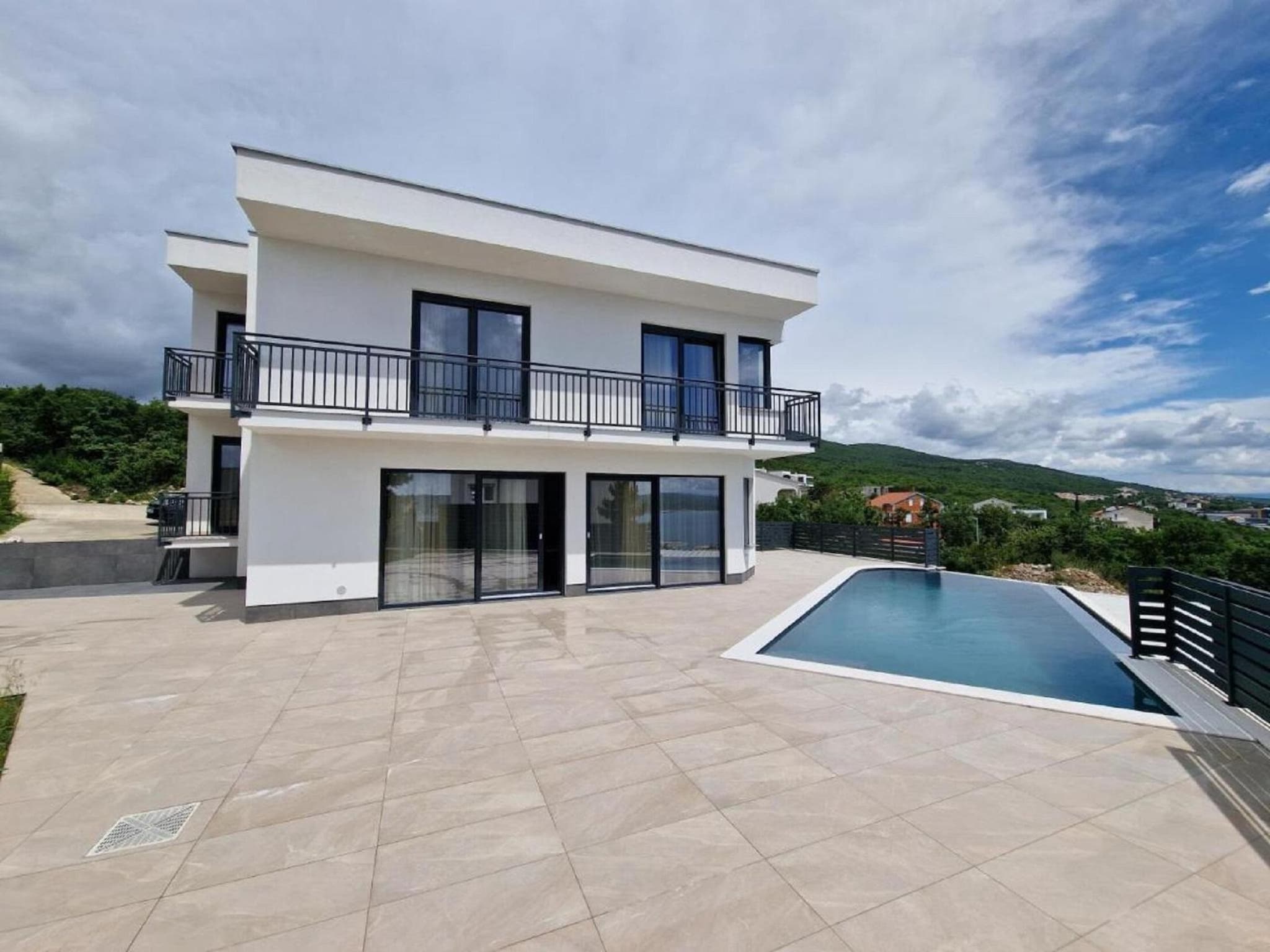   Villa V
