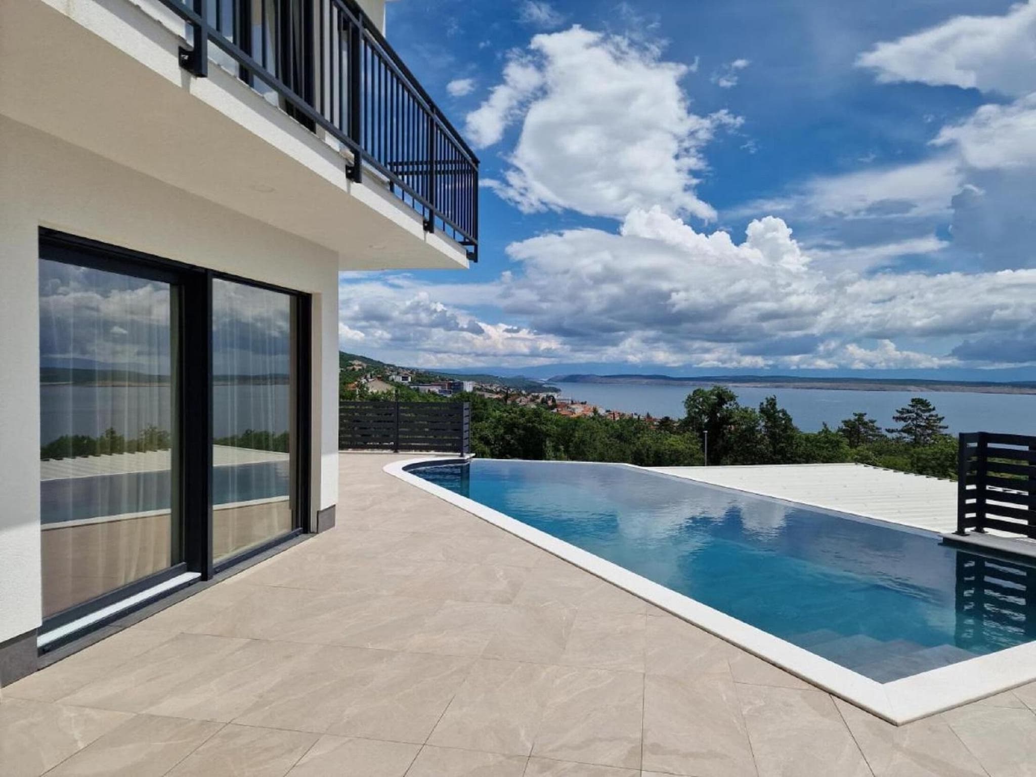   Villa V