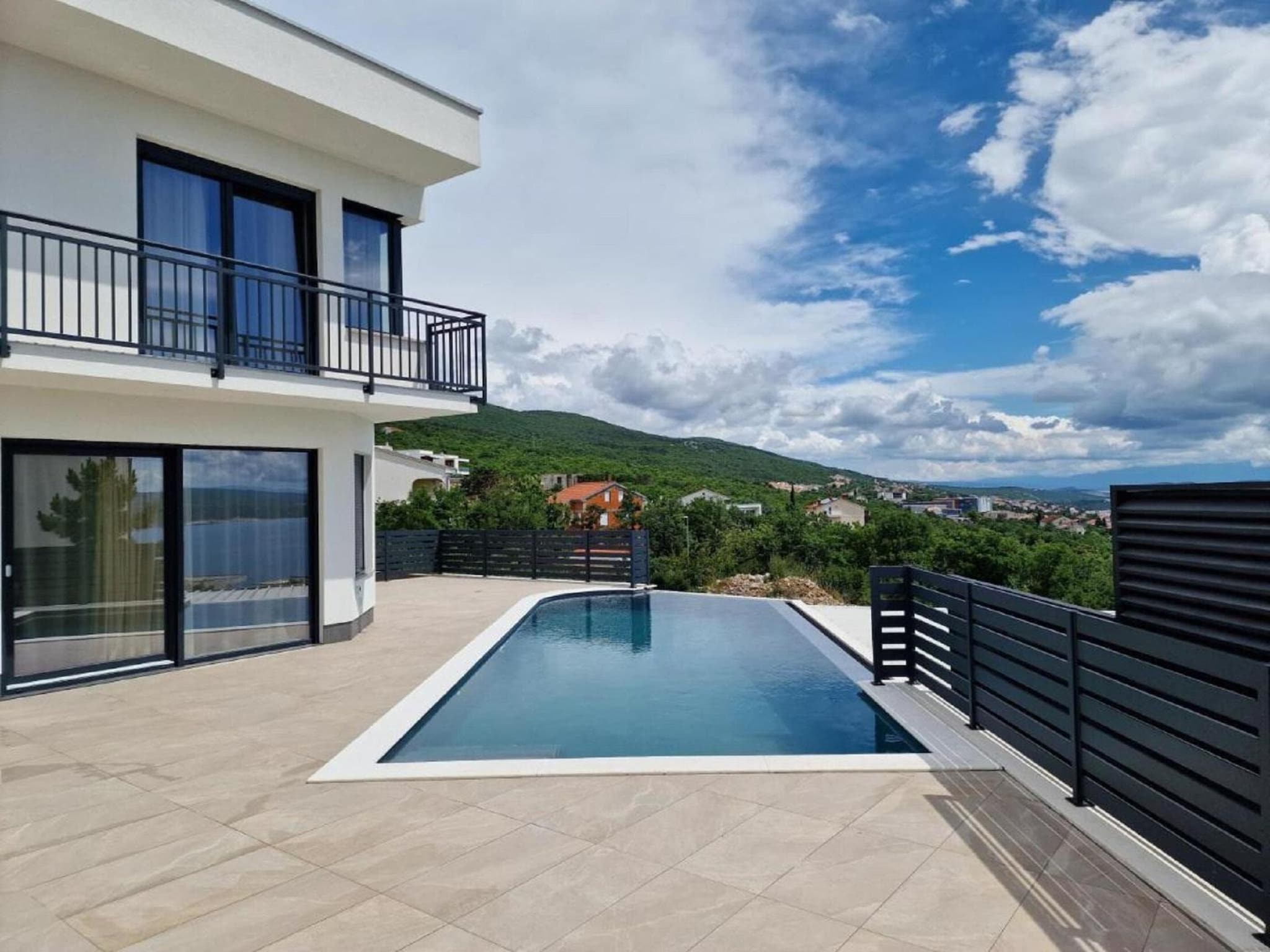   Villa V