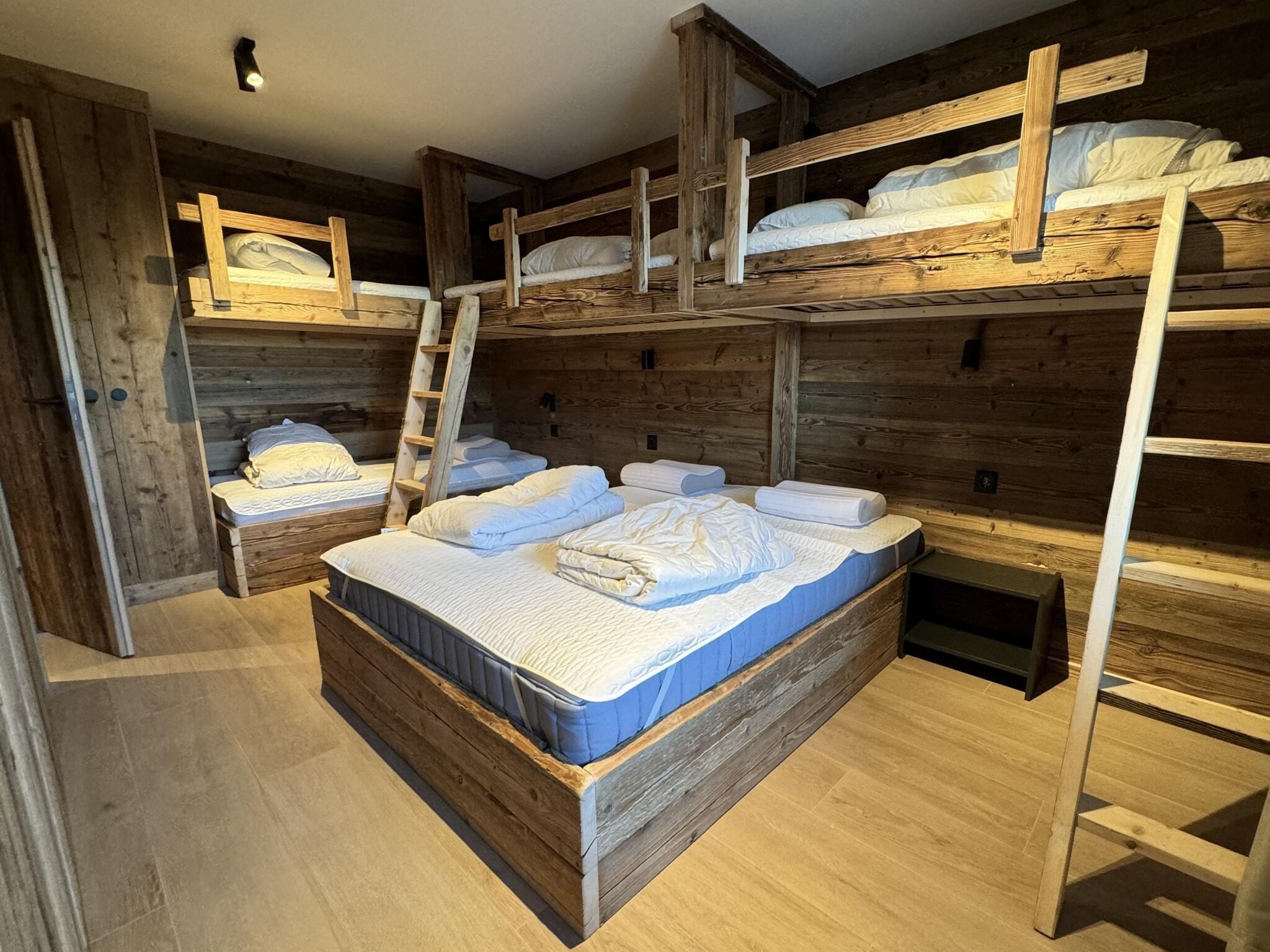 Vacation home Paradis Perdu SKI IN & QUIET chalet 14 personnes