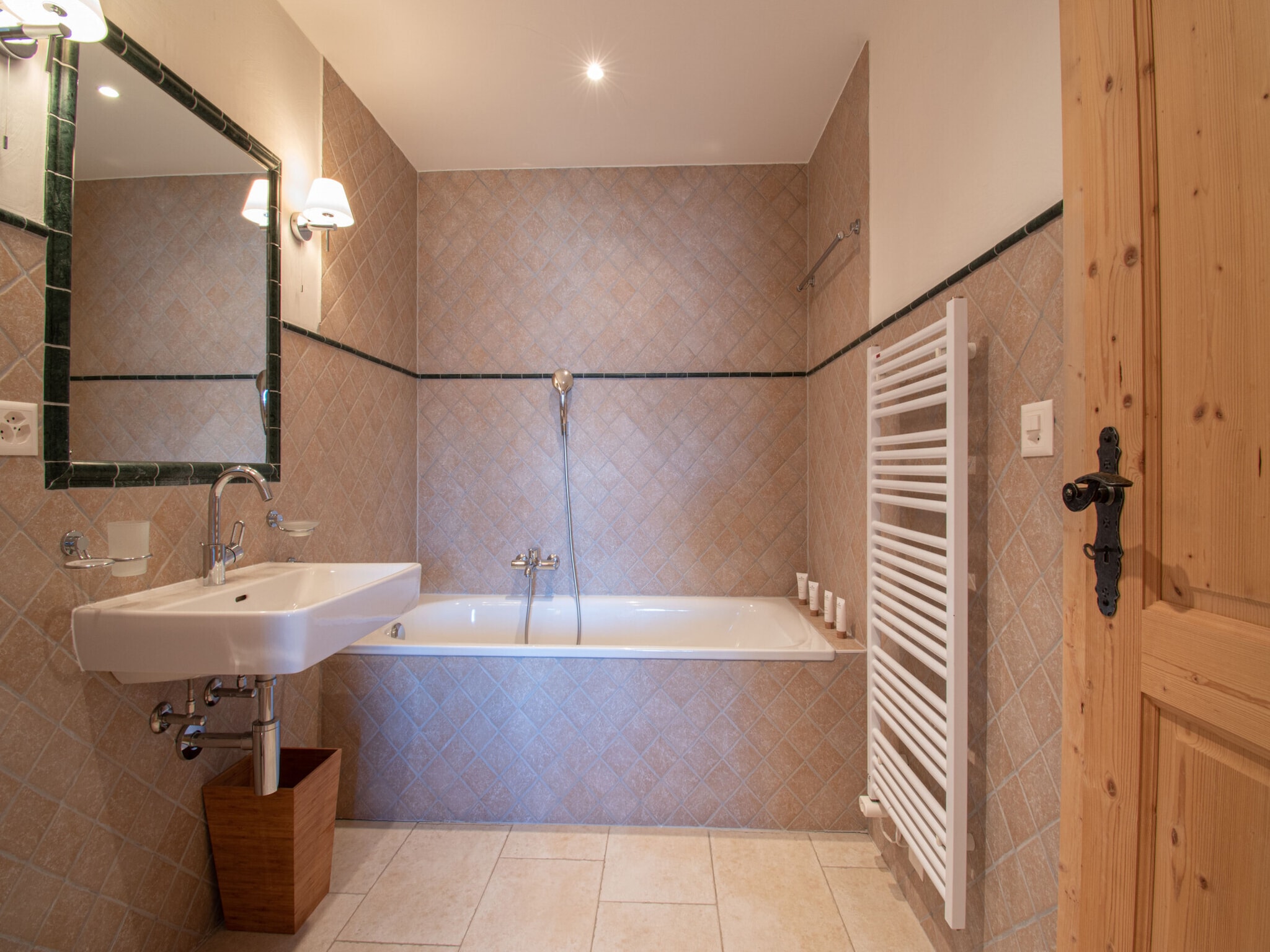 Ferienhaus Hirondelle JACUZZI & LUXURY chalet 12 pers