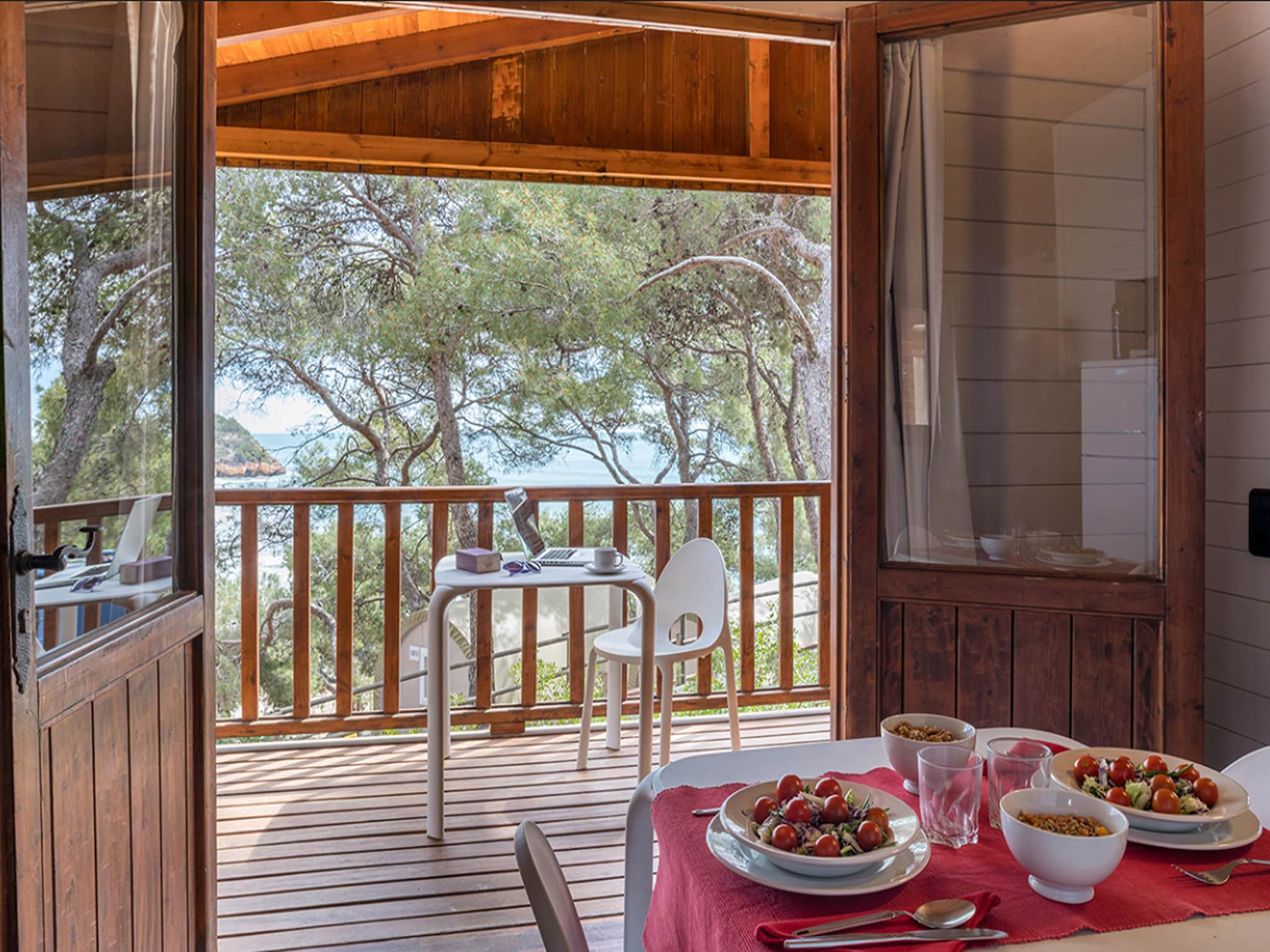 Dom Camping Estival Torre de la Mora WOODEN BUNGALOW 5