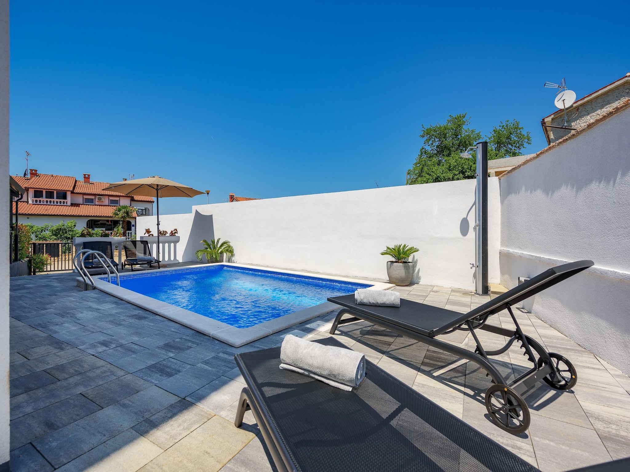 Ferienwohnung Apartment Vedran with heated pool, near Porec