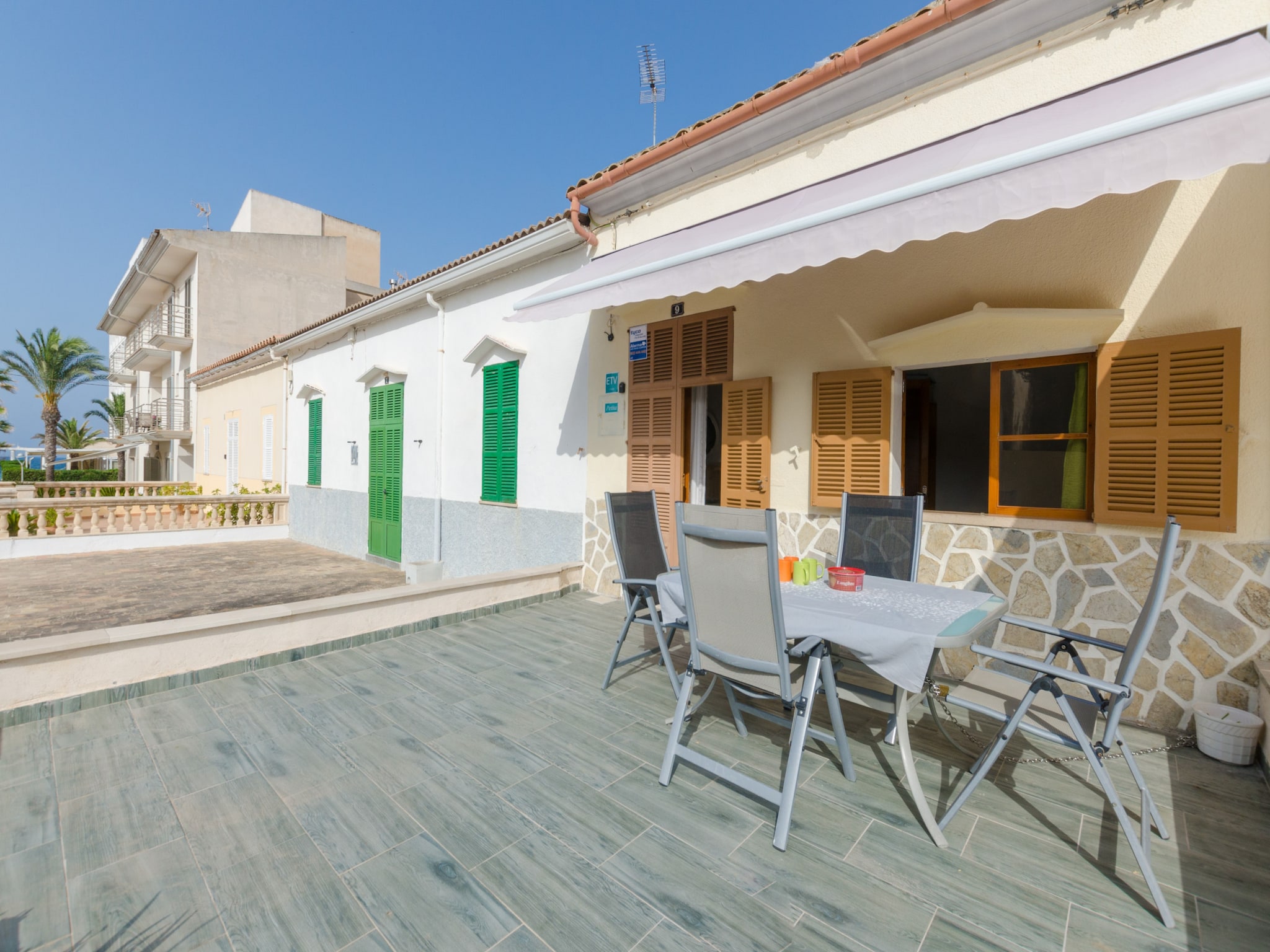   YourHouse Petita