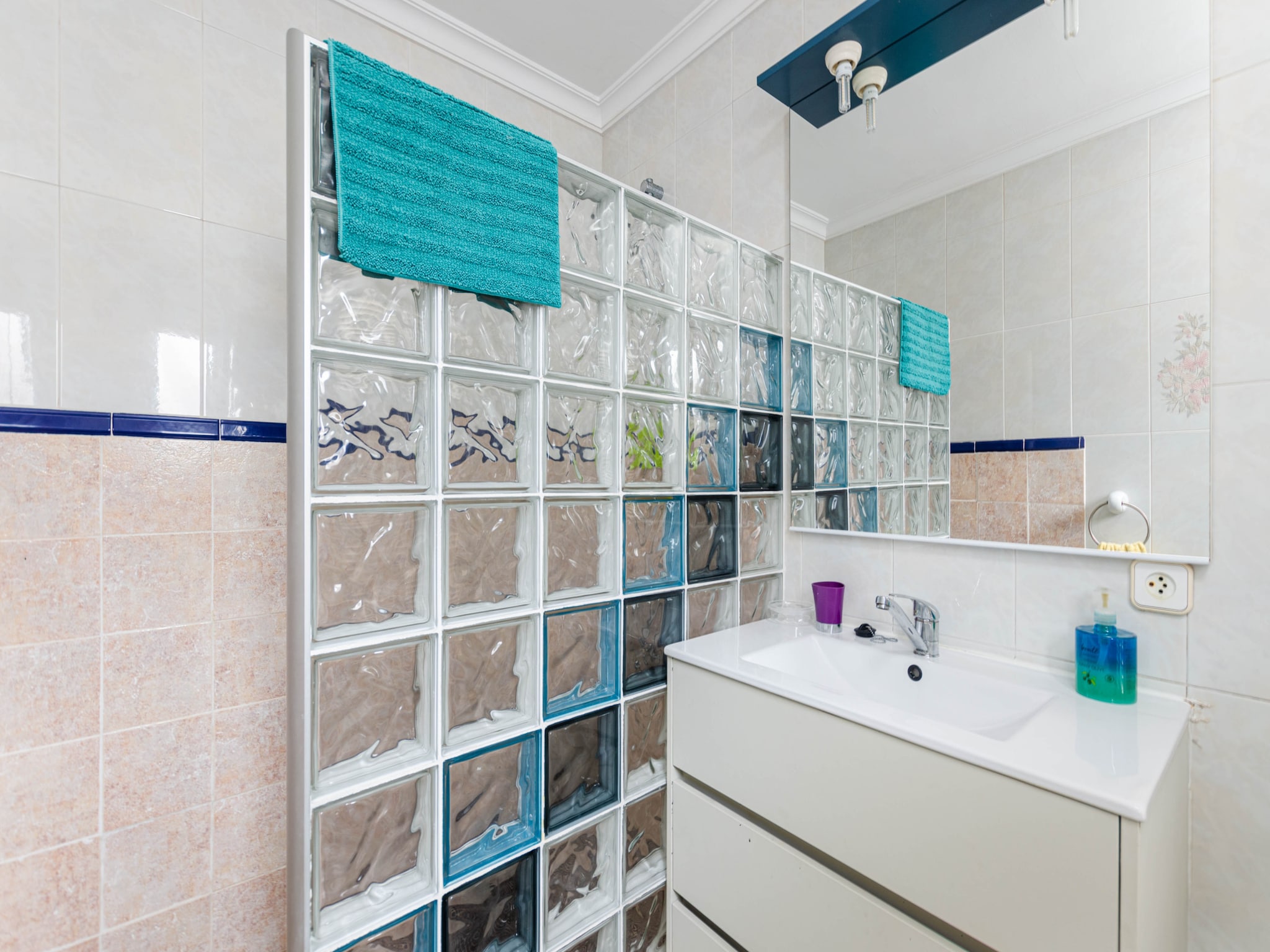   YourHouse Petita